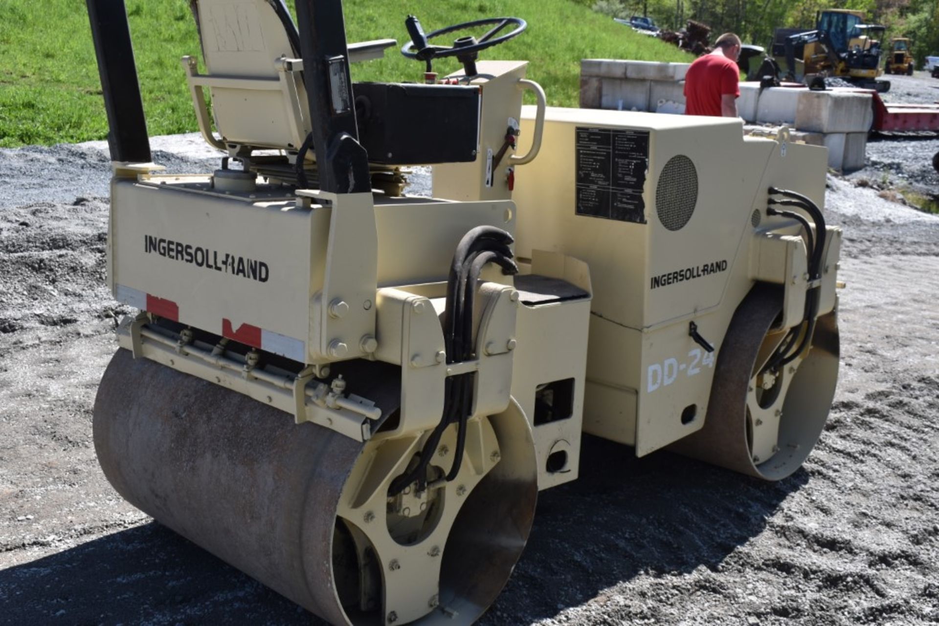 Ingersoll Rand DD-24 Vibratory Double Drum Roller 2054 Hours, Runs and Operates, 47" Drums, ROPS, - Image 4 of 15