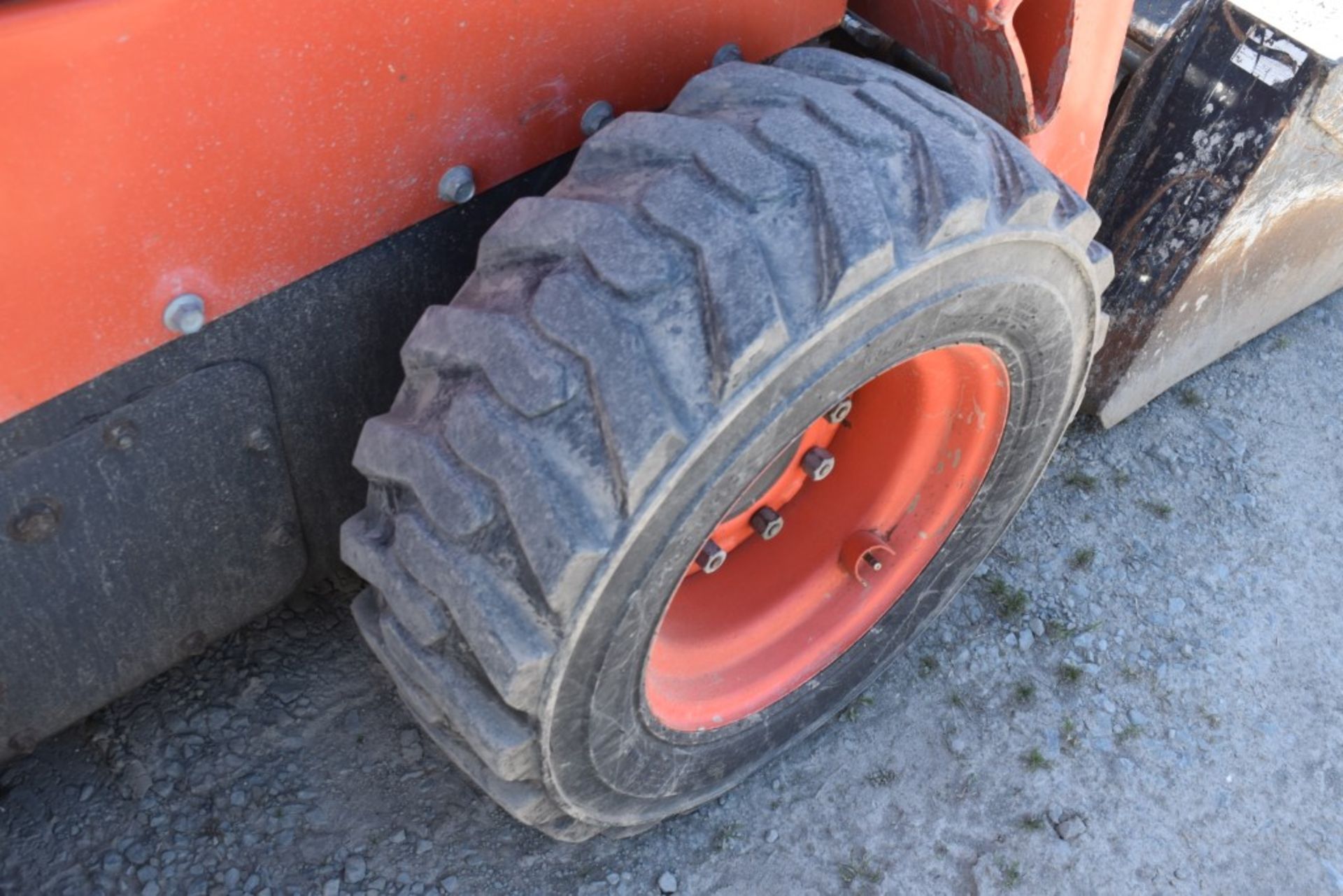 Kubota SSV65 Skid Steer 1322 Hours, Runs and Operates, Hydraulic Quick Attach, 60" Bucket, Pilot - Image 11 of 23