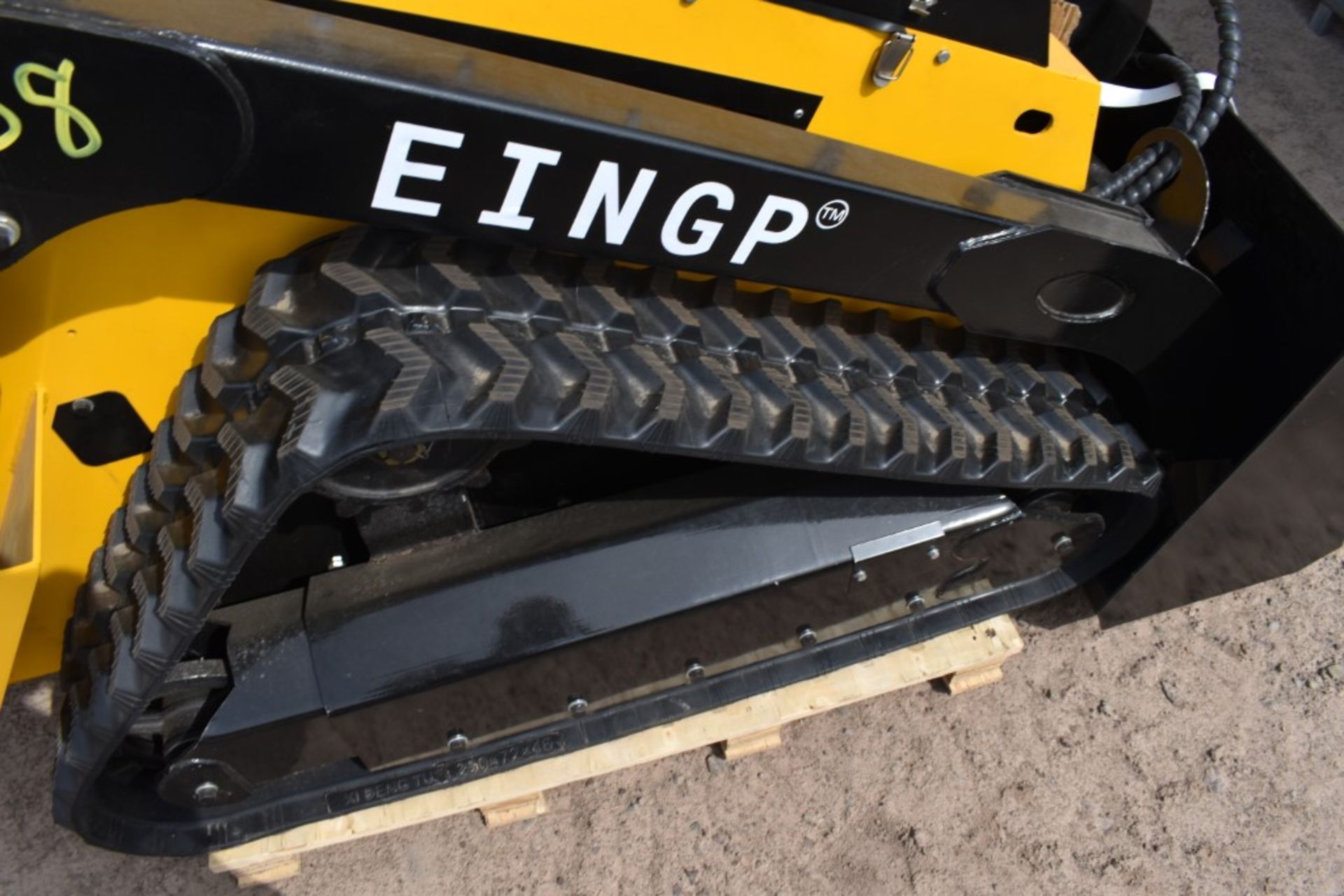 Eingp SCL850 Skid Steer with Tracks Be Sure to Check Fluids, New, Mini Mechanical Quick Attach, - Image 8 of 9