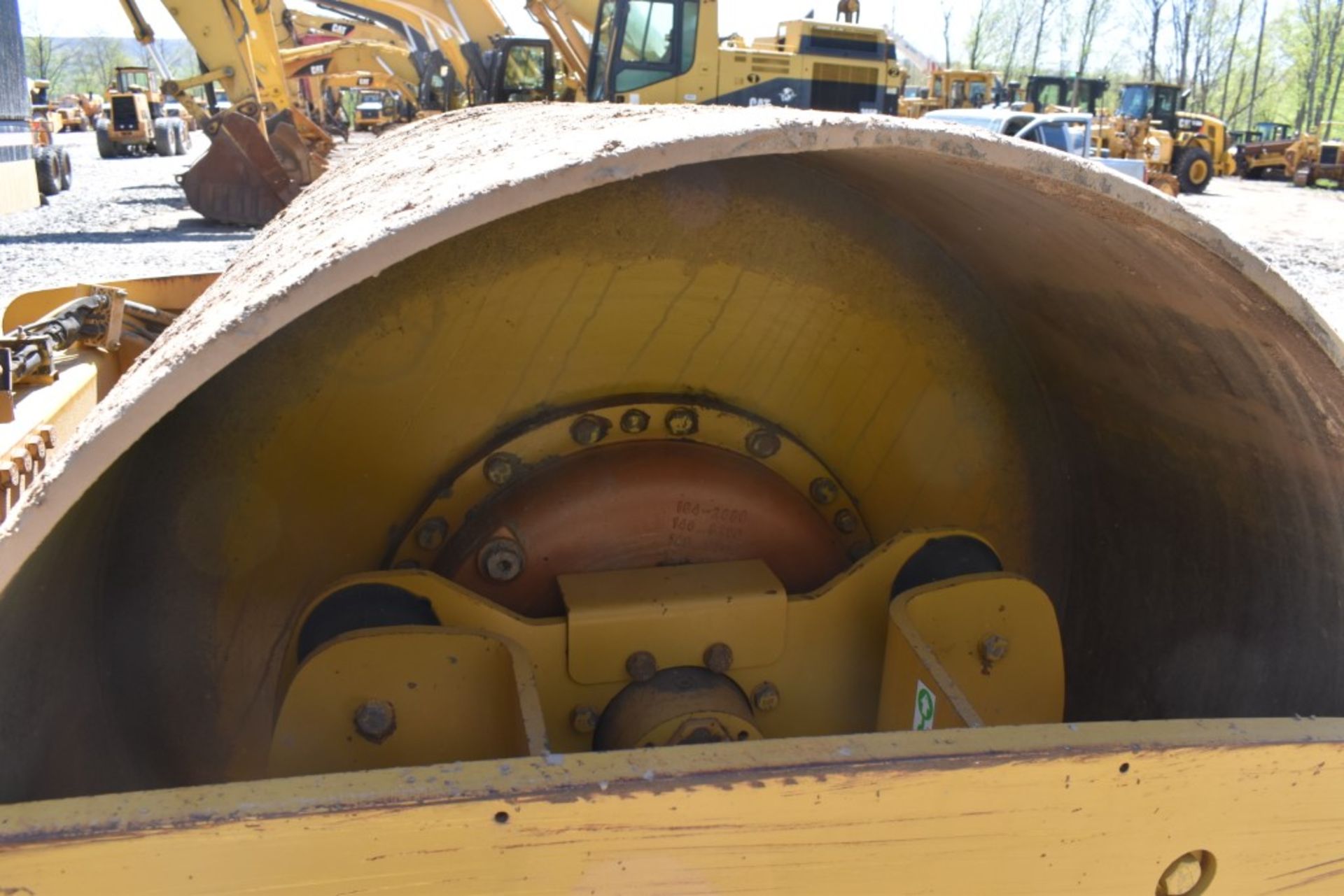 CAT CS-563E Vibratory Drum Roller 4229 Hours, Runs and Operates, 84" Drum, Enclosed Cab, Heat and - Image 17 of 31