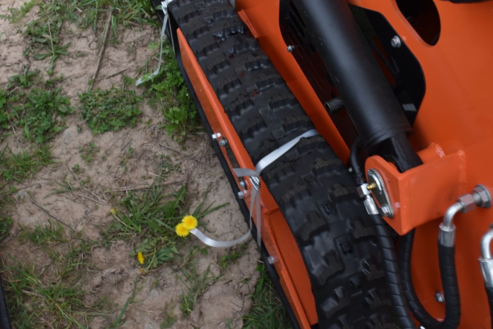 EGN EG36C Skid Steer with Tracks Be Sure to Check Fluids, New, Mini Mechanical Quick Attach, 38" - Image 6 of 9