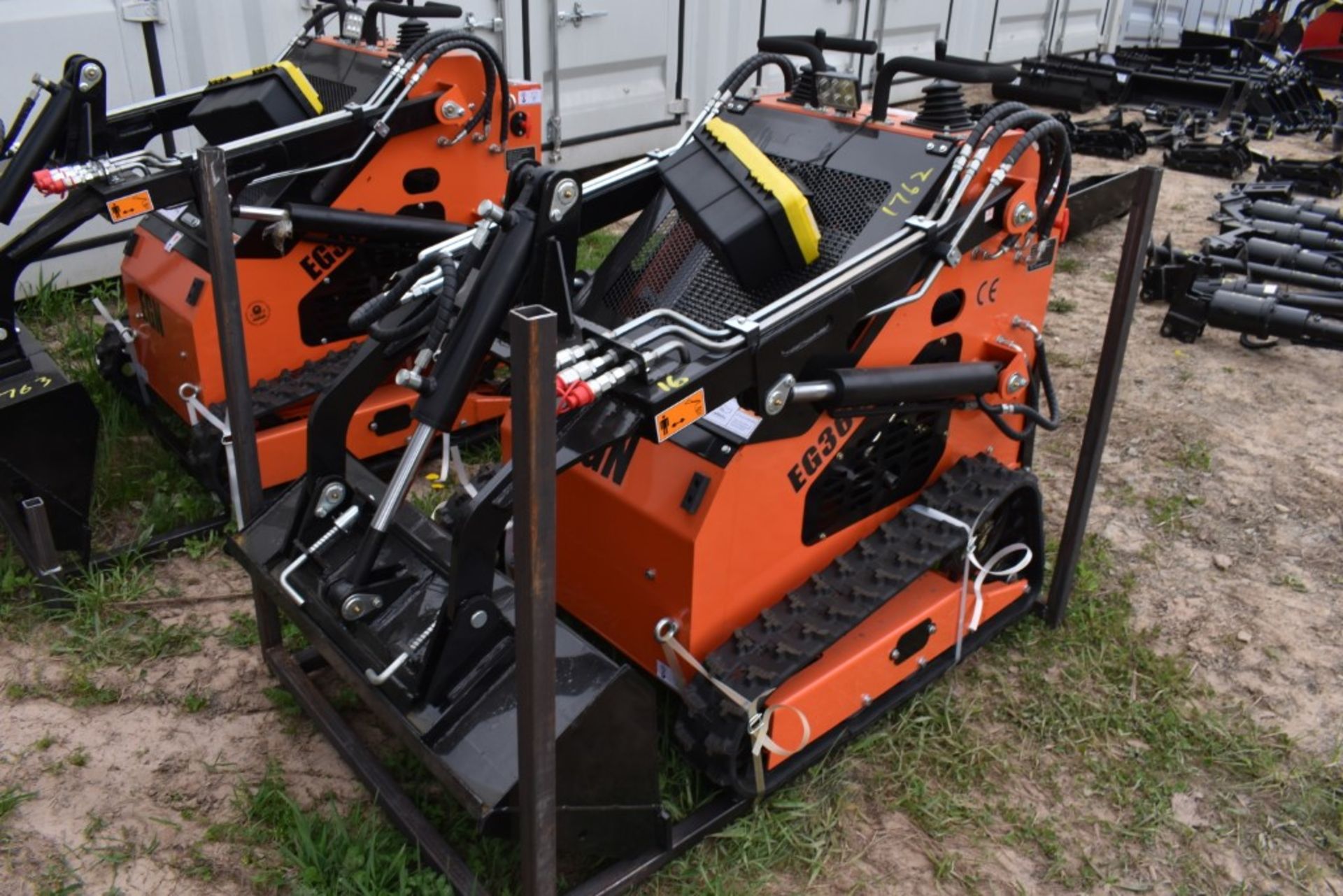 EGN EG36C Skid Steer with Tracks Be Sure to Check Fluids, New, Mini Mechanical Quick Attach, 38"