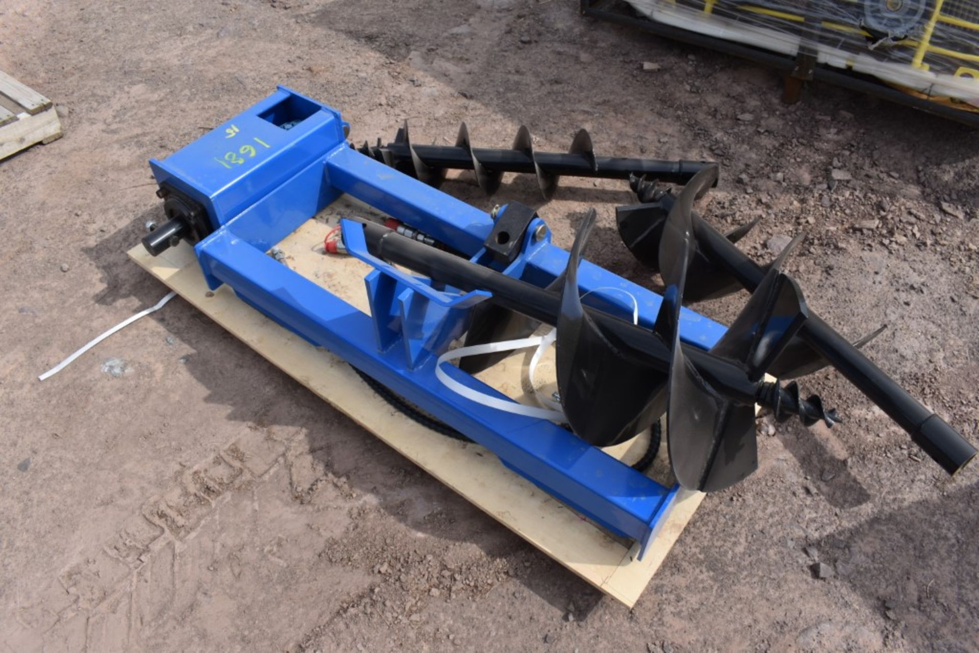 Giyi Quick Attach Post Hole Digger New, With 16", 12" and 8" Augers - Image 2 of 4