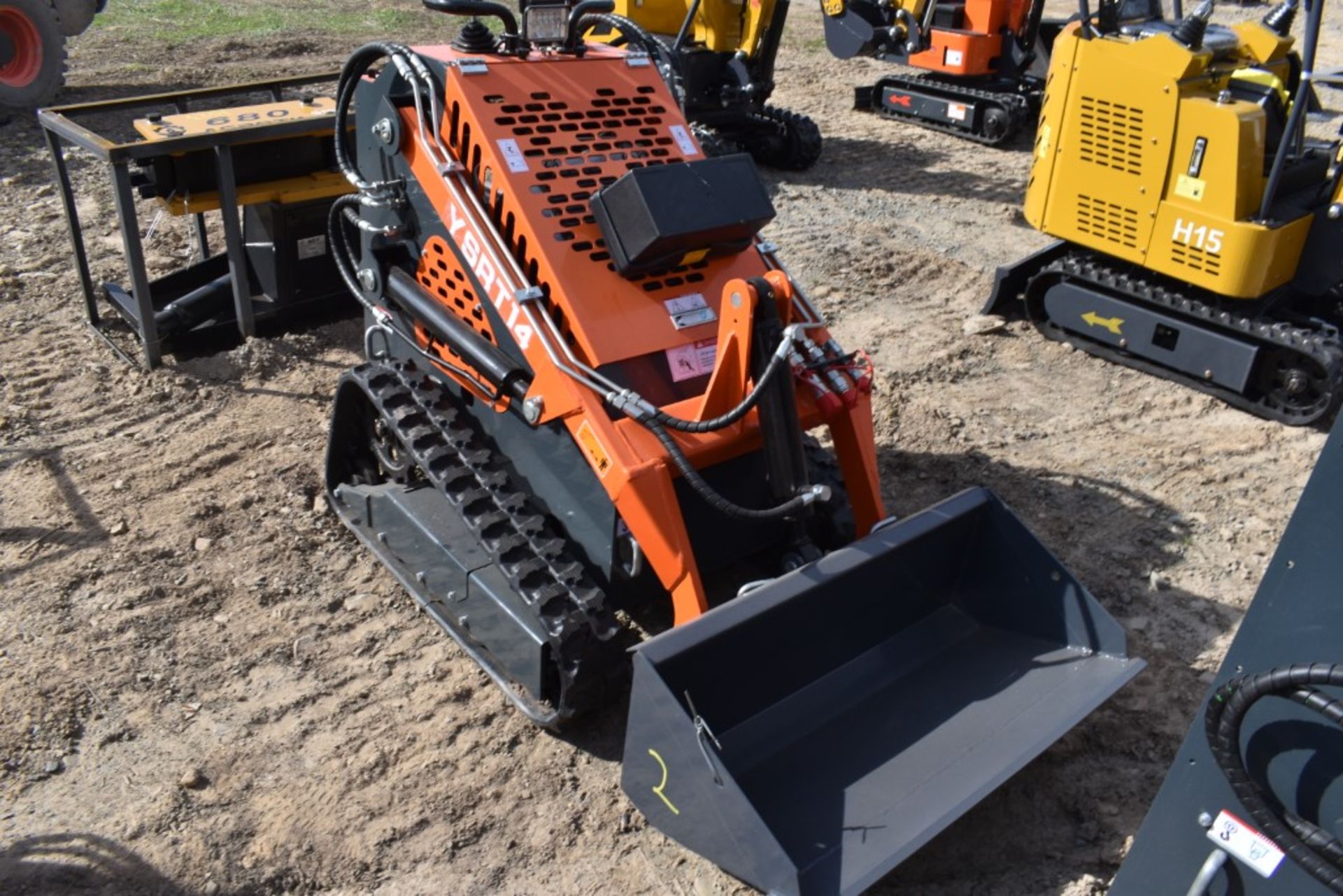 AGT Industrial YSRT14 Skid Steer with Tracks Be Sure to Check Fluids, New, Mechanical Mini Quick