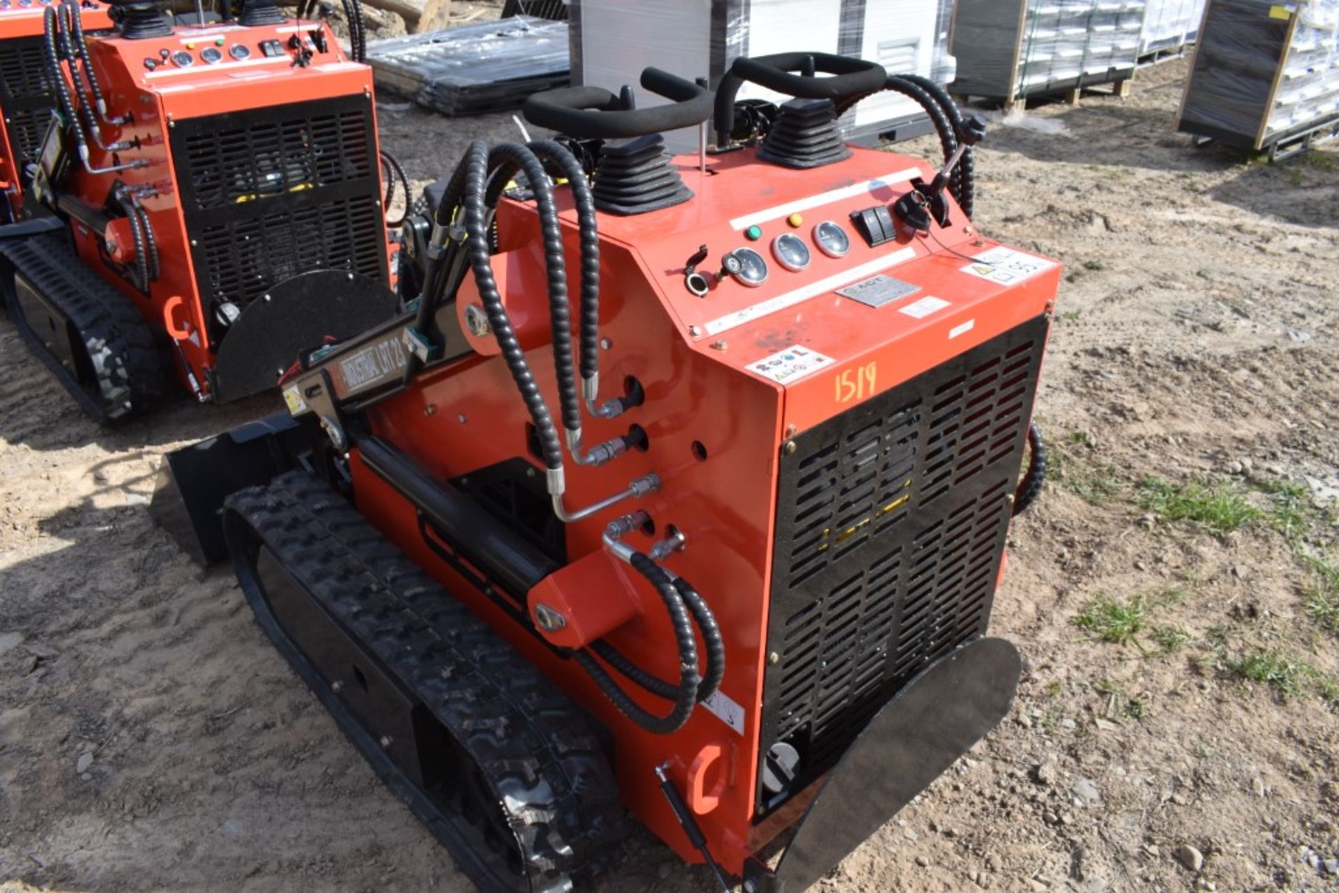 AGT Industrial LRT23 Skid Steer with Tracks Be Sure to Check Fluids, New, Mechanical Mini Quick - Image 4 of 10