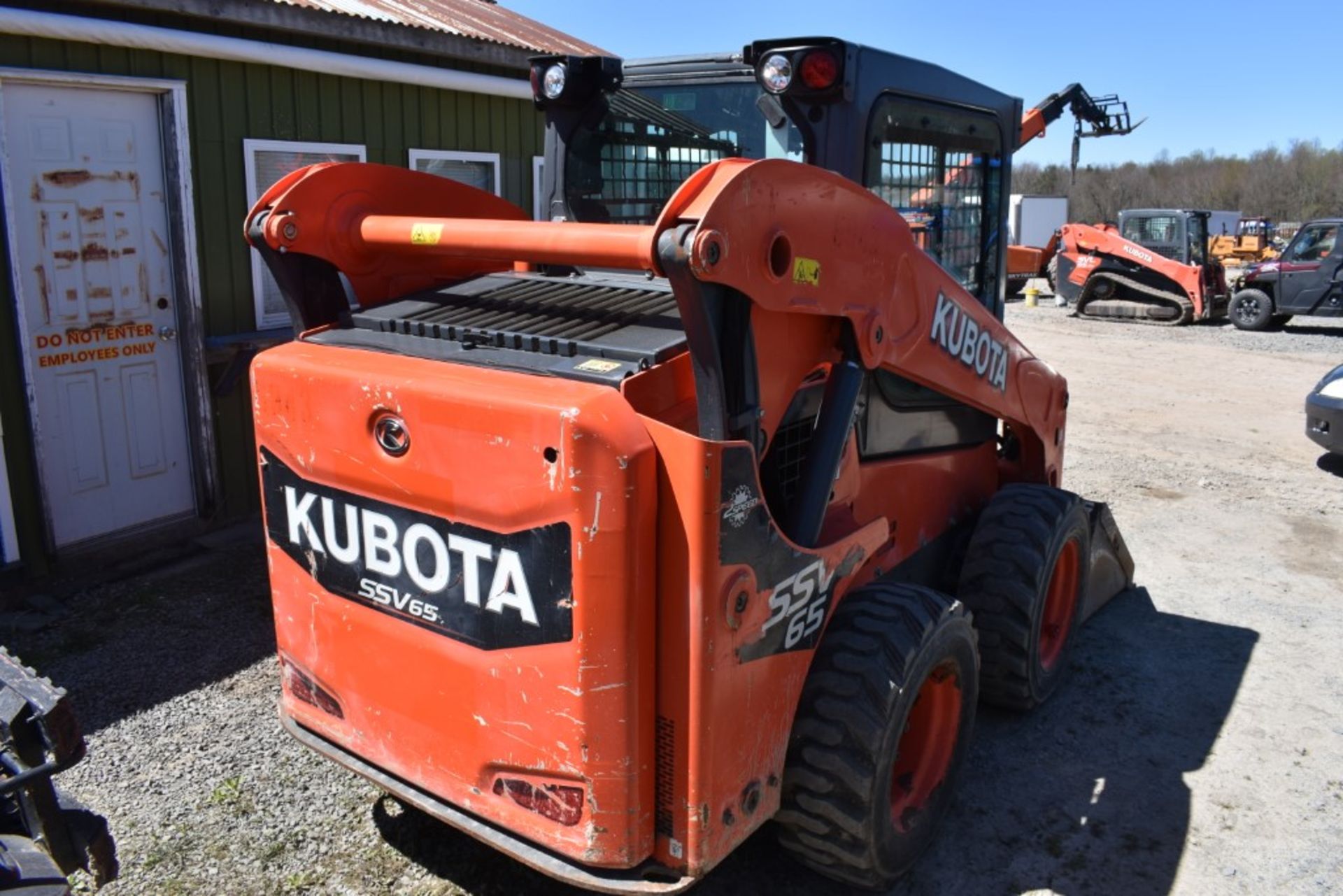 Kubota SSV65 Skid Steer 1322 Hours, Runs and Operates, Hydraulic Quick Attach, 60" Bucket, Pilot - Image 6 of 23