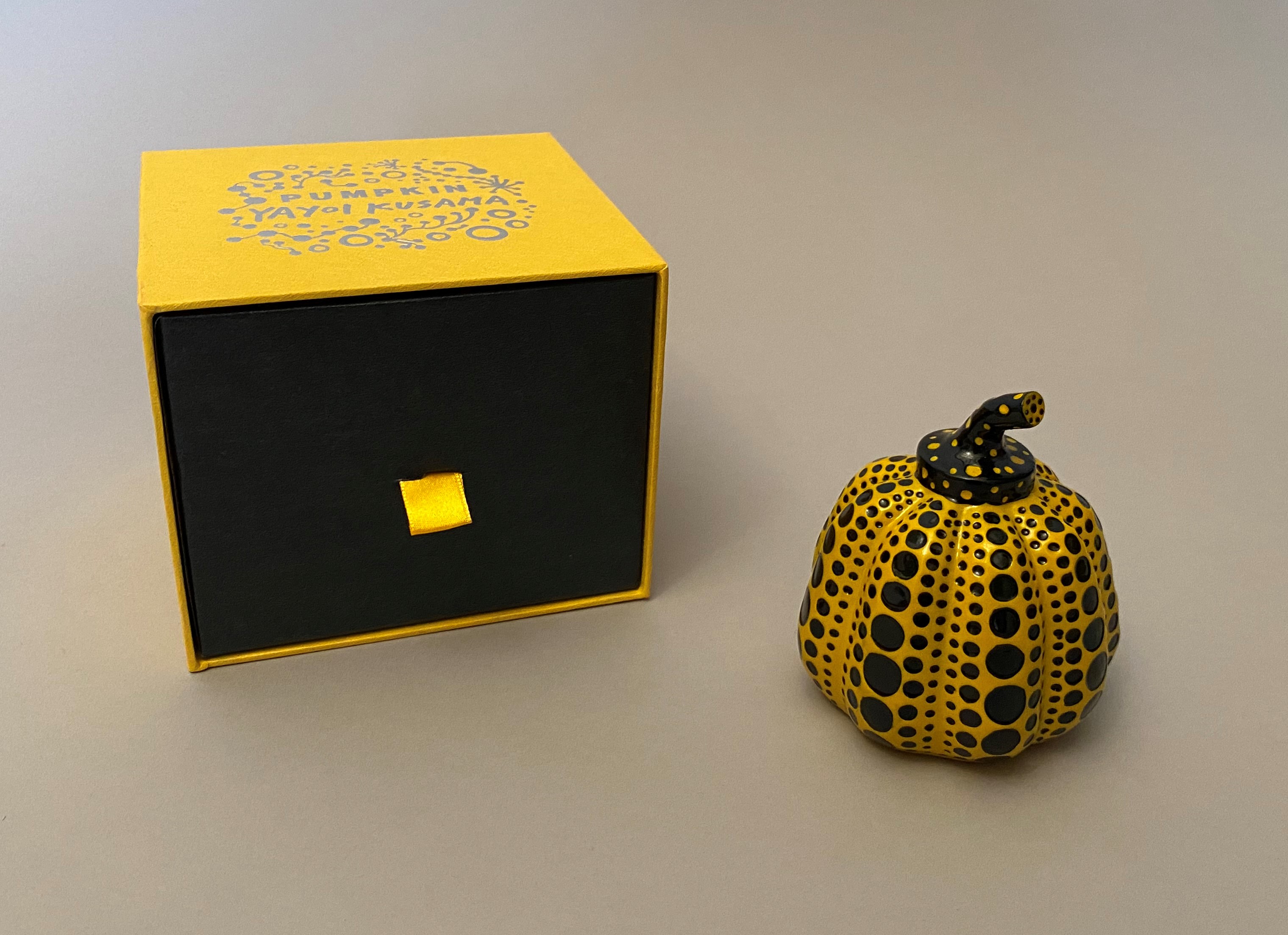 Yayoi KUSAMA (Née en 1929), D’après Pumpkin jaune - Image 4 of 4