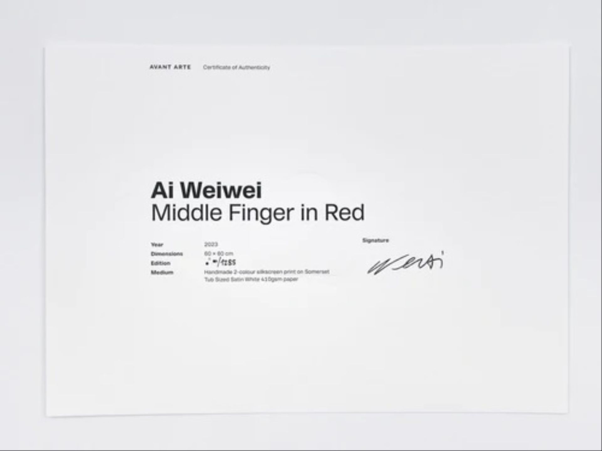 AI WEIWEI (Né en 1957)  Middel finger in red,2023  - Bild 6 aus 6