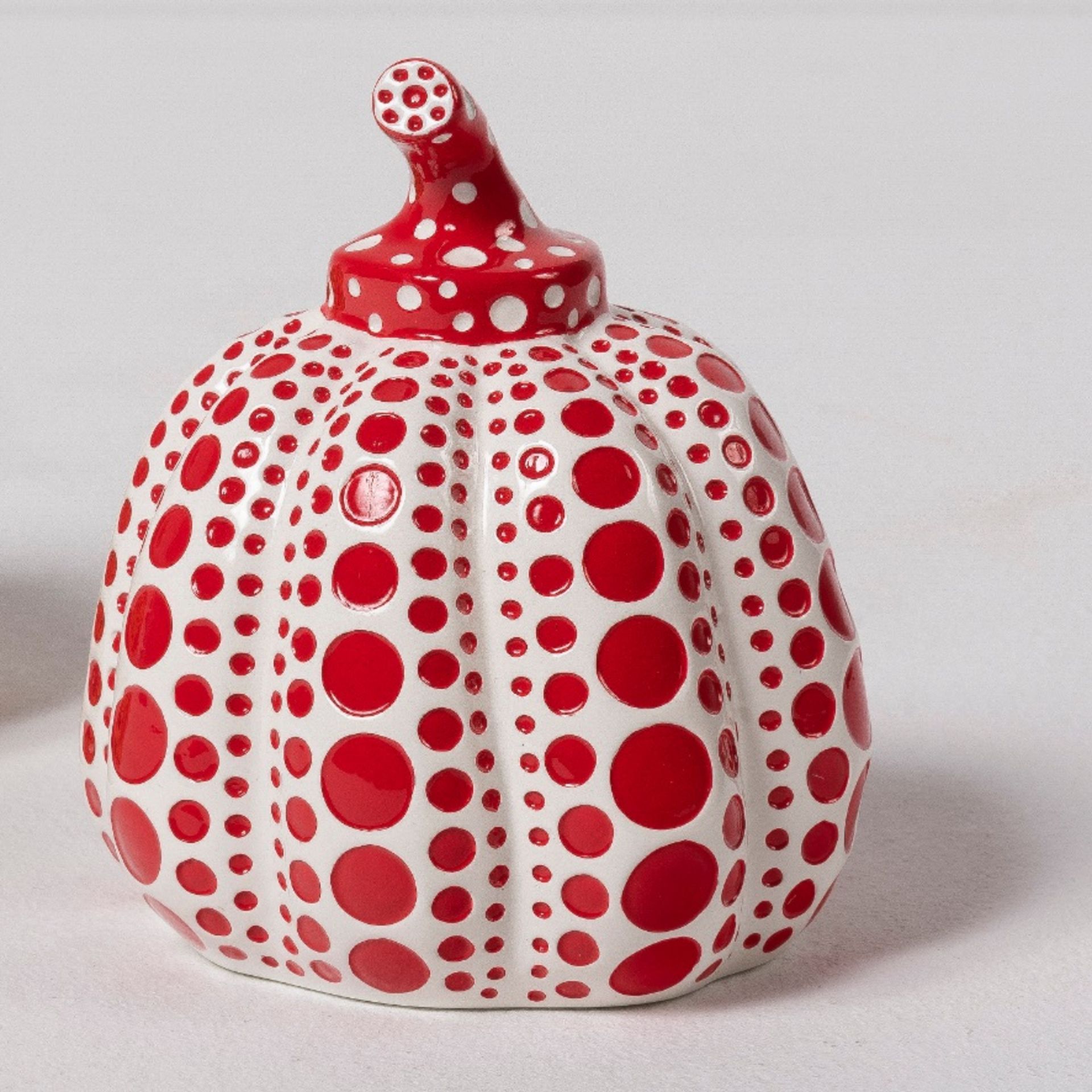 Yayoi KUSAMA (Né en 1929) D’après  Pumpkin Red & White  - Bild 2 aus 4