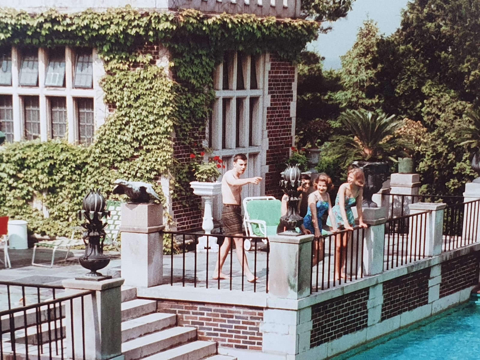 Slim AARONS (1916-2006)  Family Pool  - Bild 7 aus 8