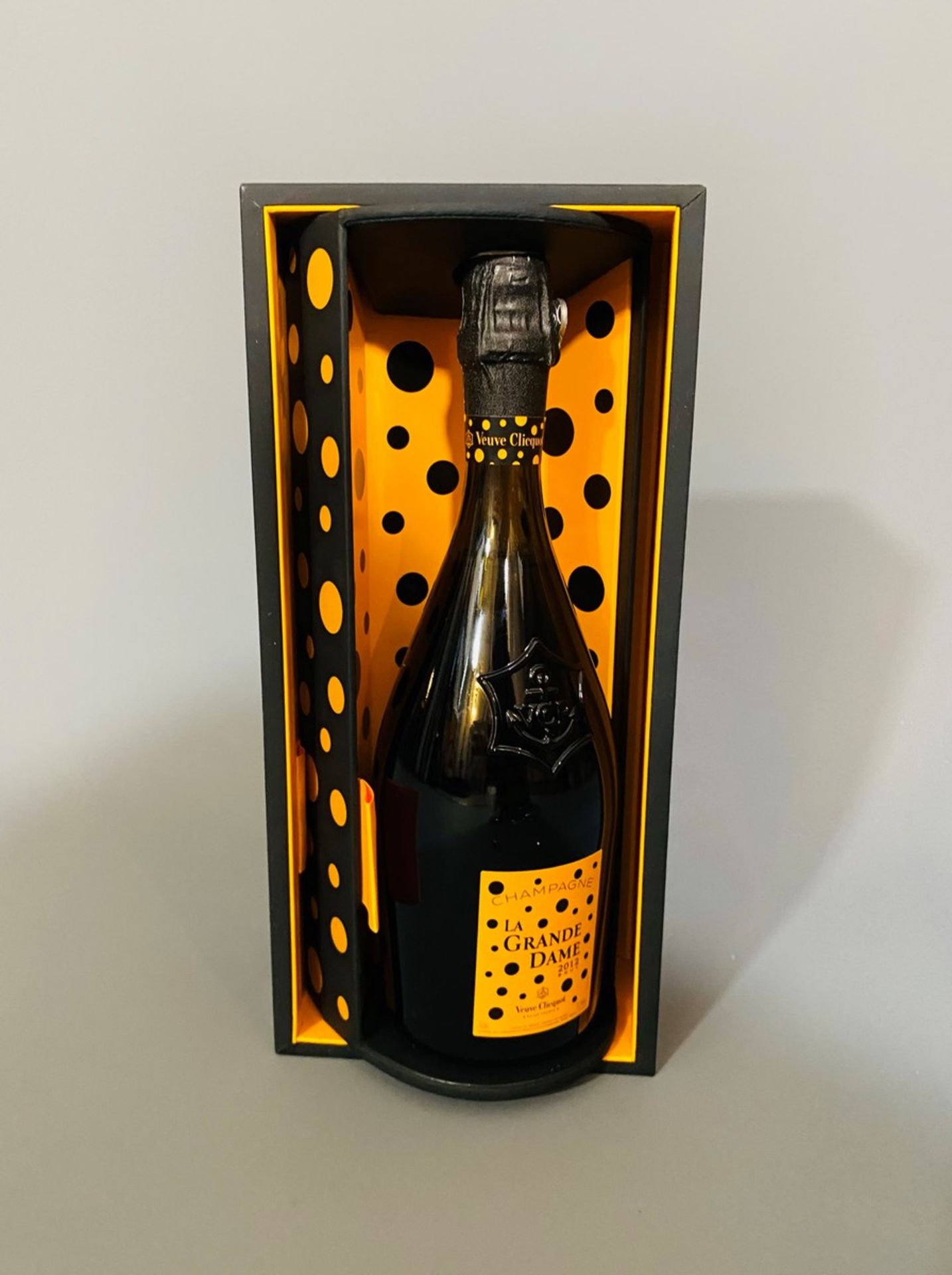 Yayoi KUSAMA (Né en 1929) & VEUVE CLICQUOT (LVMH). « La Grande Dame ». - Image 2 of 2