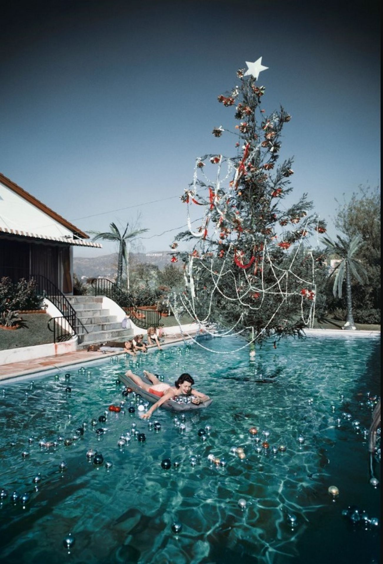 Slim AARONS (1916-2006)  Christmas Swim 