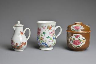 A GROUP OF CHINESE PORCELAIN ITEMS, 18TH CENTURY. To include a Batavian pot and cover decorated with