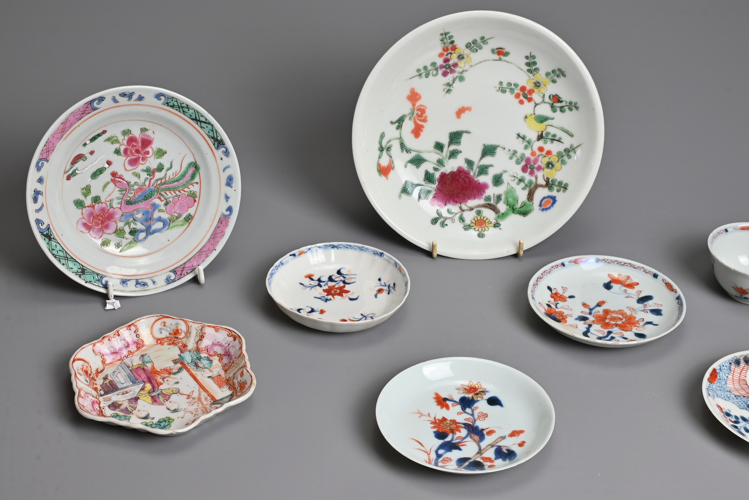 A GROUP OF CHINESE PORCELAIN ITEMS, 18TH CENTURY AND LATER. To include a Chinese Imari cup and - Image 2 of 5