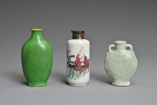 THREE CHINESE PORCELAIN SNUFF BOTTLES, 19TH CENTURY. To include a cylindrical famille rose decorated