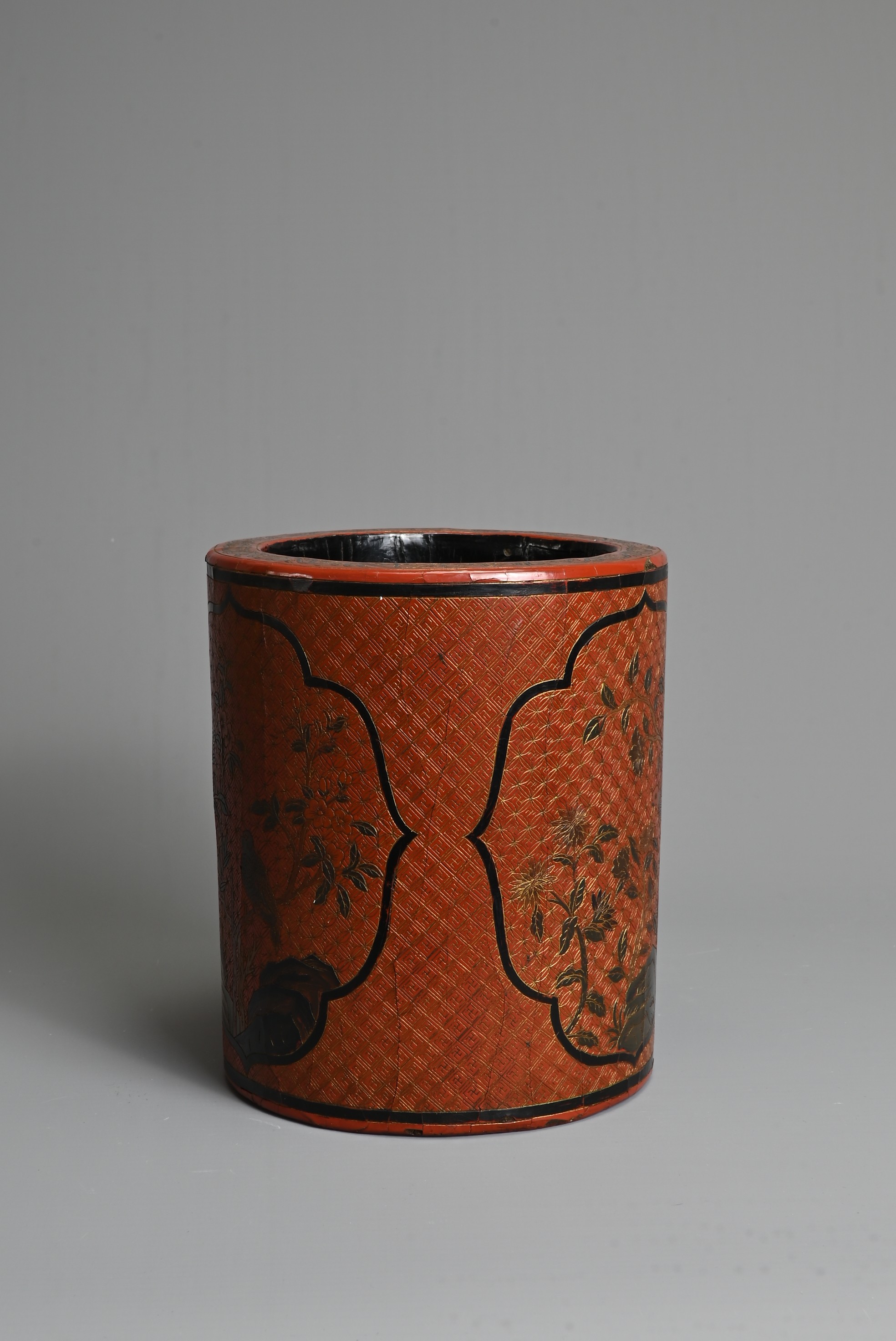 A CHINESE QIANJIN AND TIANQI LACQUER BRUSH POT, BITONG, KANGXI PERIOD. Of cylindrical form with - Image 3 of 9