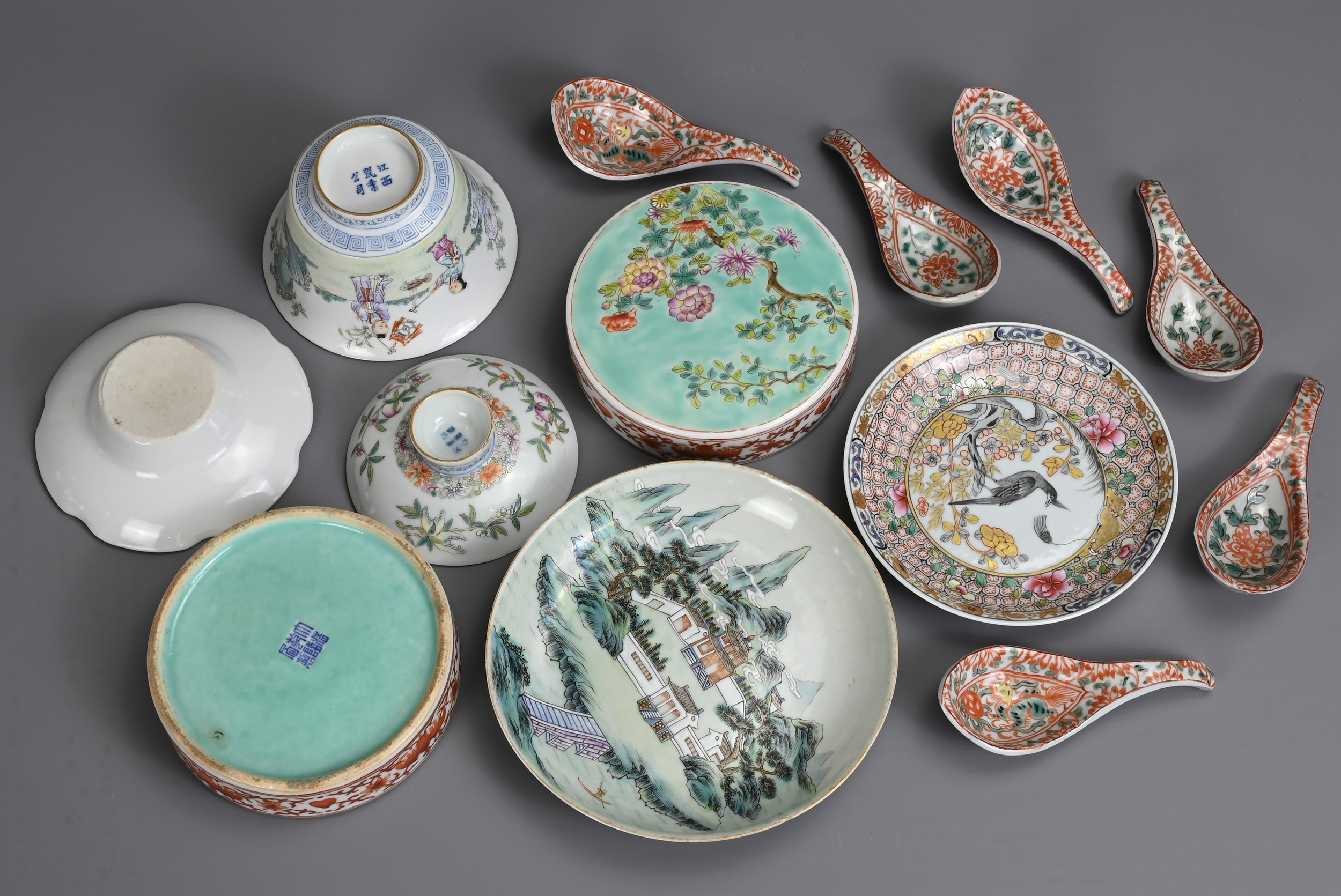 SIX CHINESE PORCELAIN SPOONS, QING DYNASTY. Decorated with red, green and yellow enamels. Two - Image 6 of 6