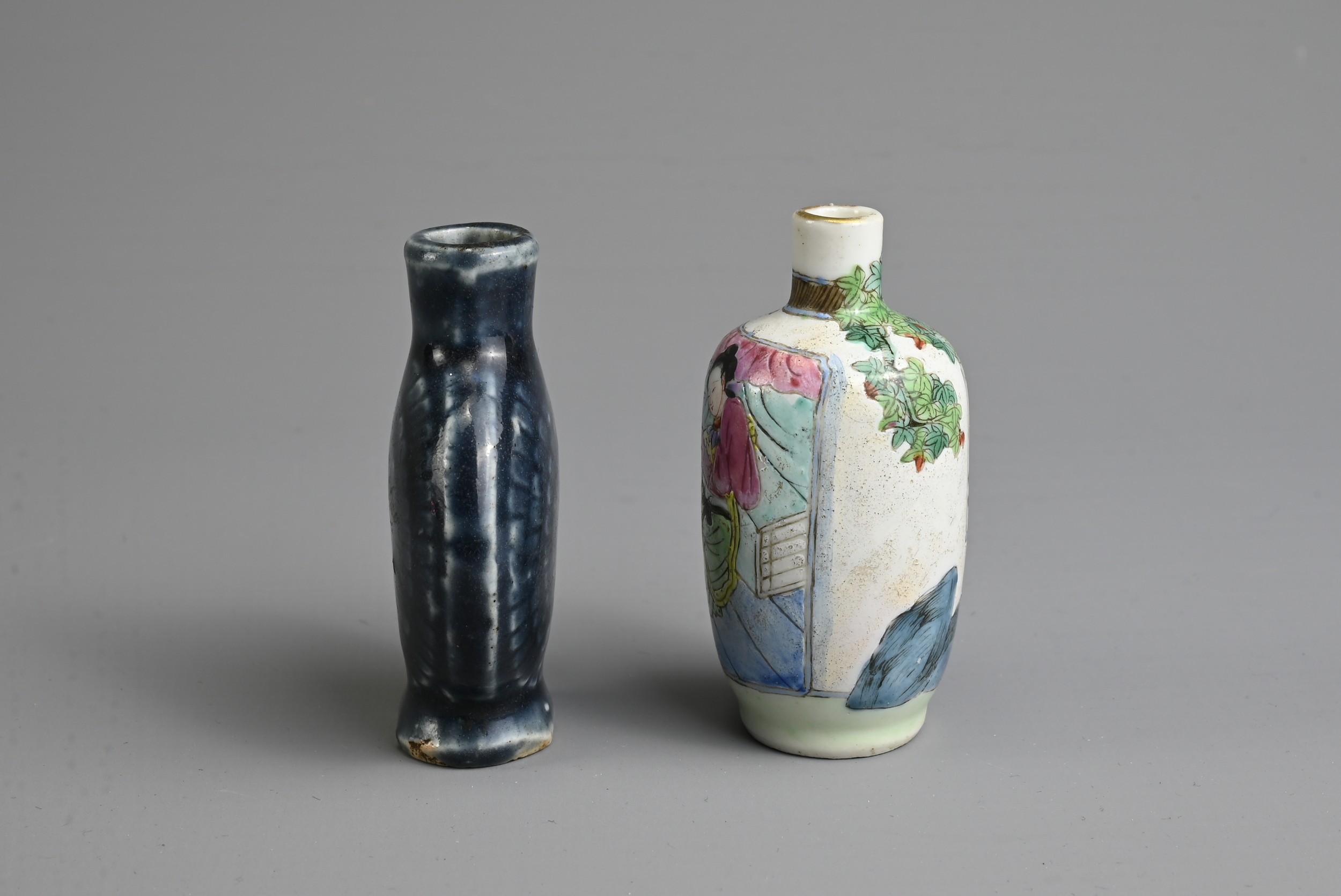 TWO CHINESE PORCELAIN SNUFF BOTTLES, LATE QING DYNASTY. To include an ovoid bottle with - Image 3 of 7