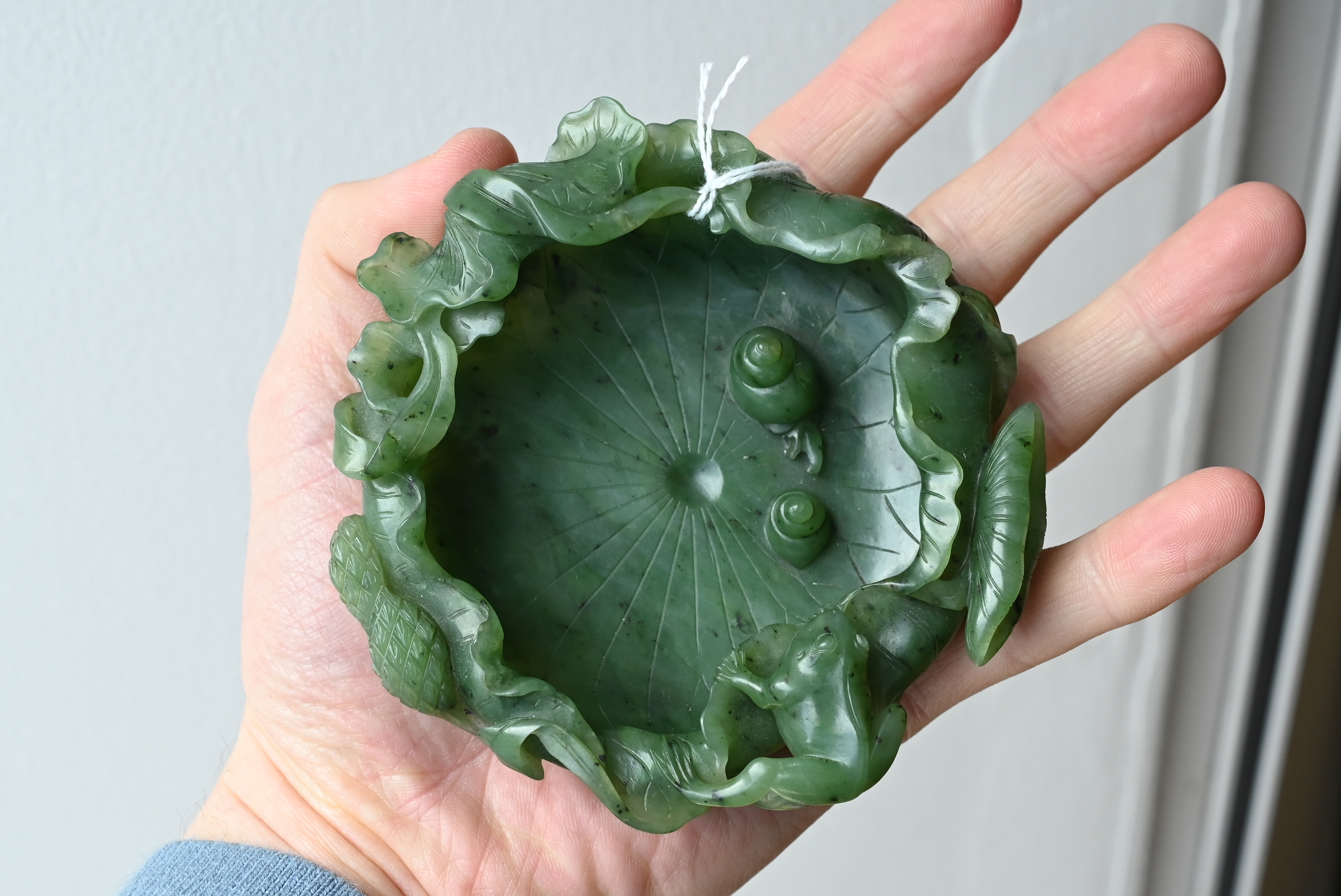 A FINE CHINESE SPINACH GREEN JADE BRUSH WASHER, QING DYNASTY. Finely carved shallow brush washer - Image 21 of 30