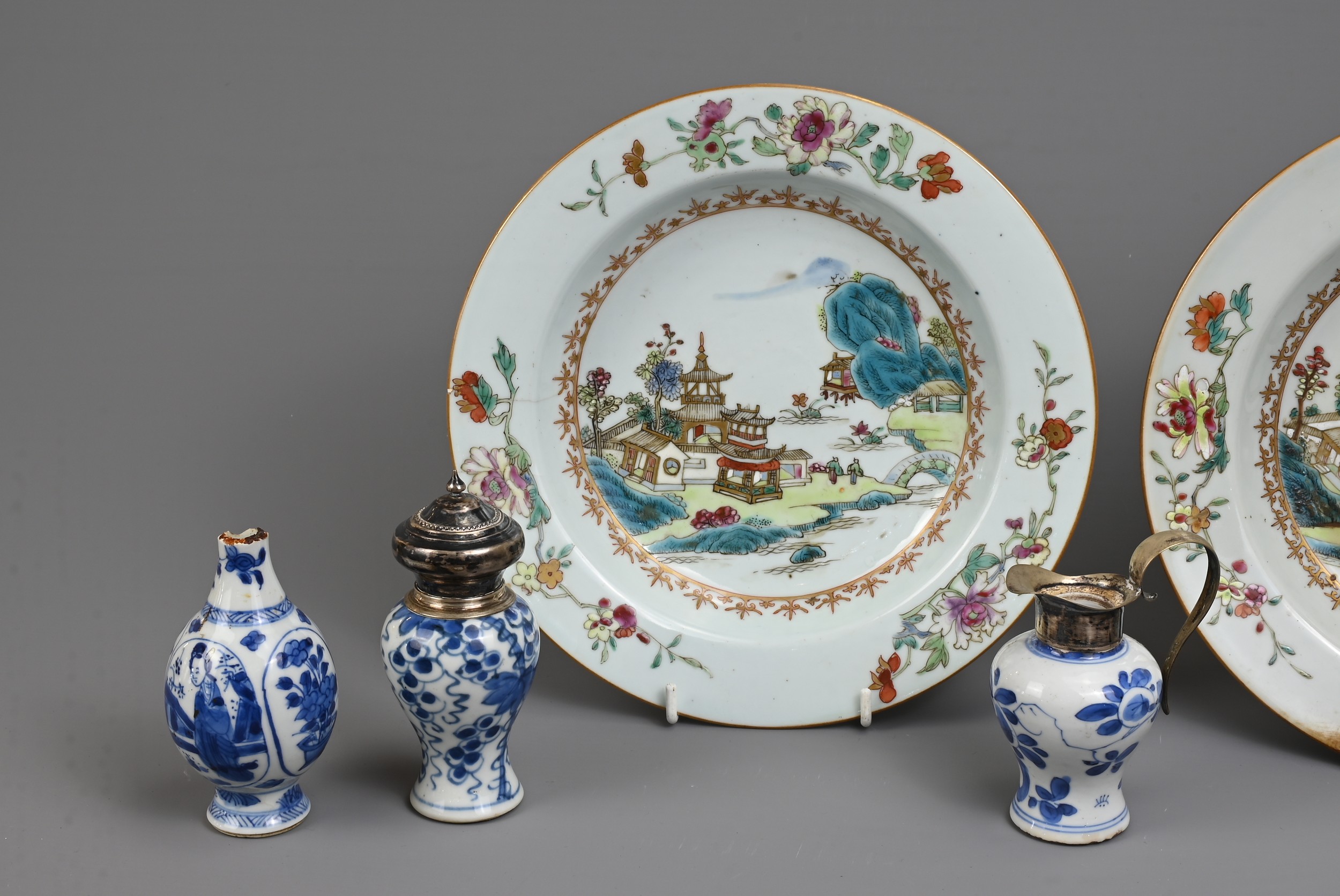 A GROUP OF CHINESE PORCELAIN ITEMS, 18-20TH CENTURY. To include a pair of famille rose shallow bowls - Image 2 of 6