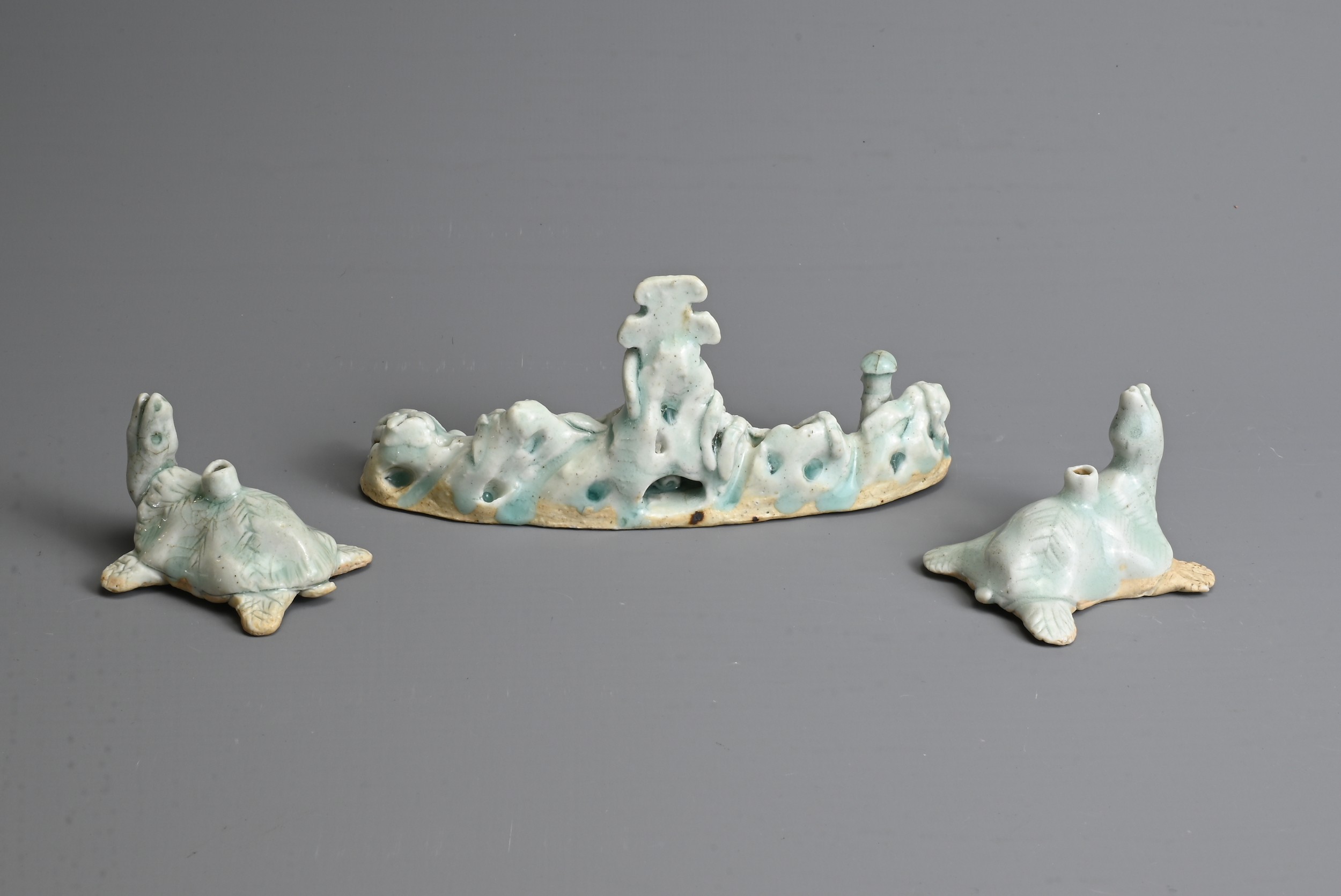 A GROUP OF CHINESE QINGBAI WARE AND BISCUIT PORCELAIN ITEMS. To include a pair of glazed joss - Image 10 of 10