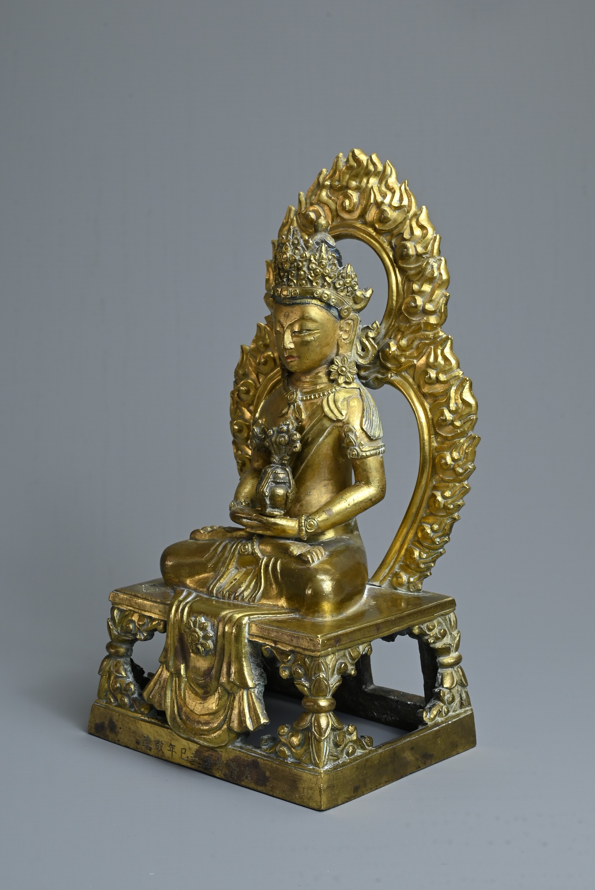 A CHINESE GILT BRONZE FIGURE OF AMITAYUS, QIANLONG PERIOD (1736-1795). The Buddha seated on an - Image 3 of 9