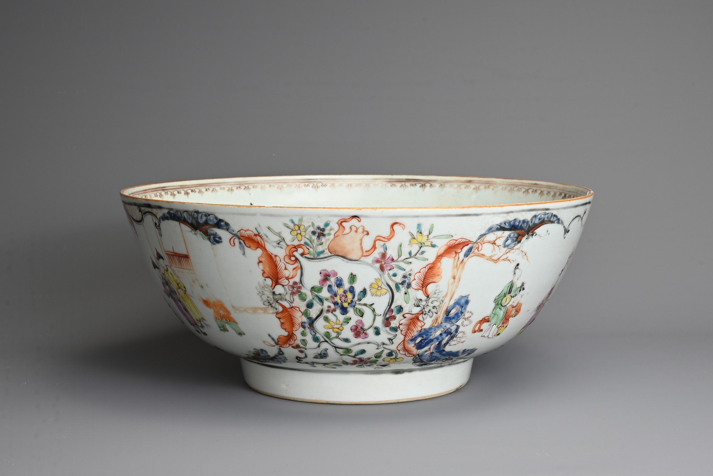 A CHINESE FAMILLE ROSE PORCELAIN PUNCH BOWL, 18TH CENTURY. Decorated with figures in a courtyard - Image 4 of 6