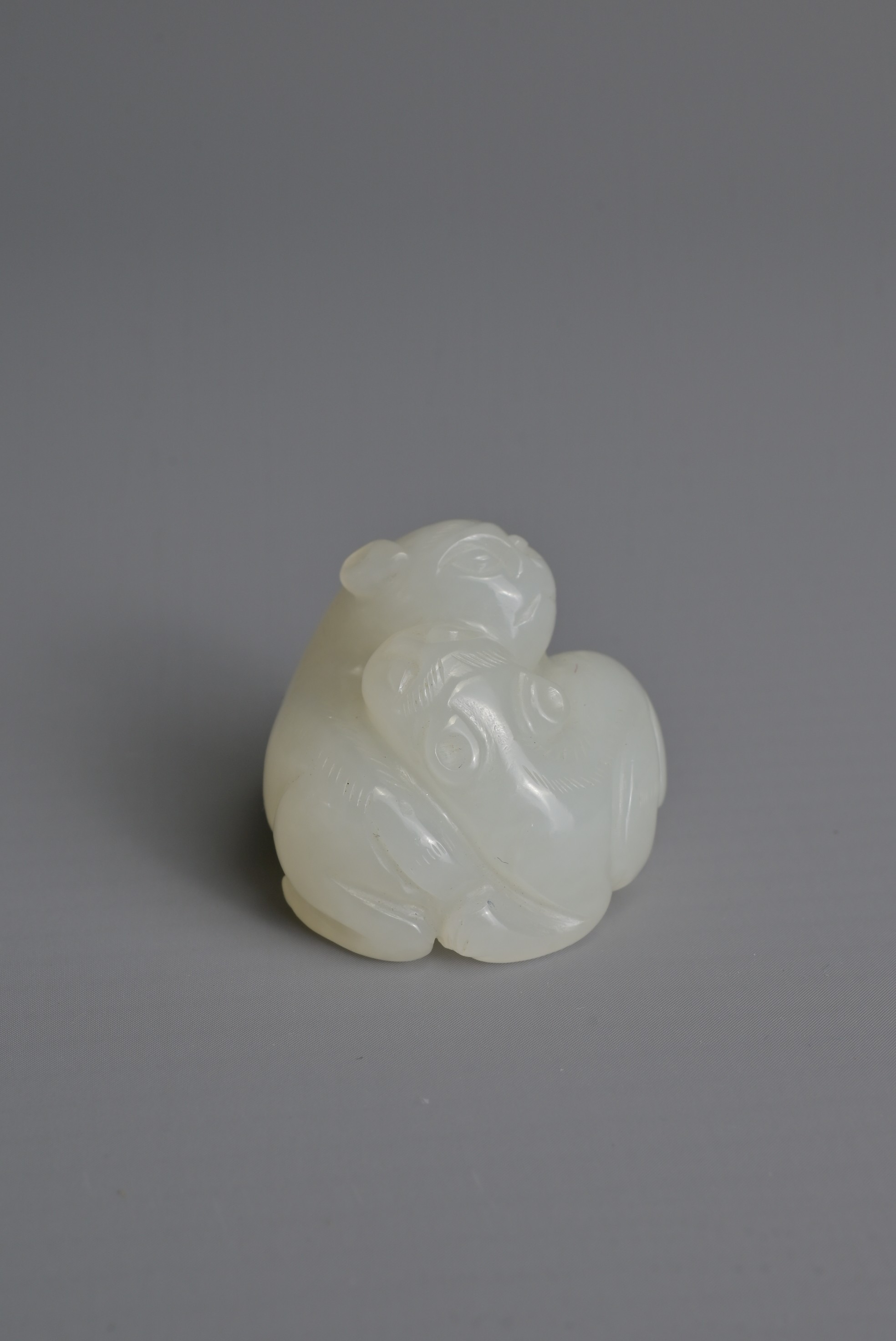 A CHINESE WHITE JADE LION GROUP PENDANT, QING DYNASTY. Carved in the form with two recumbent lions - Image 5 of 8