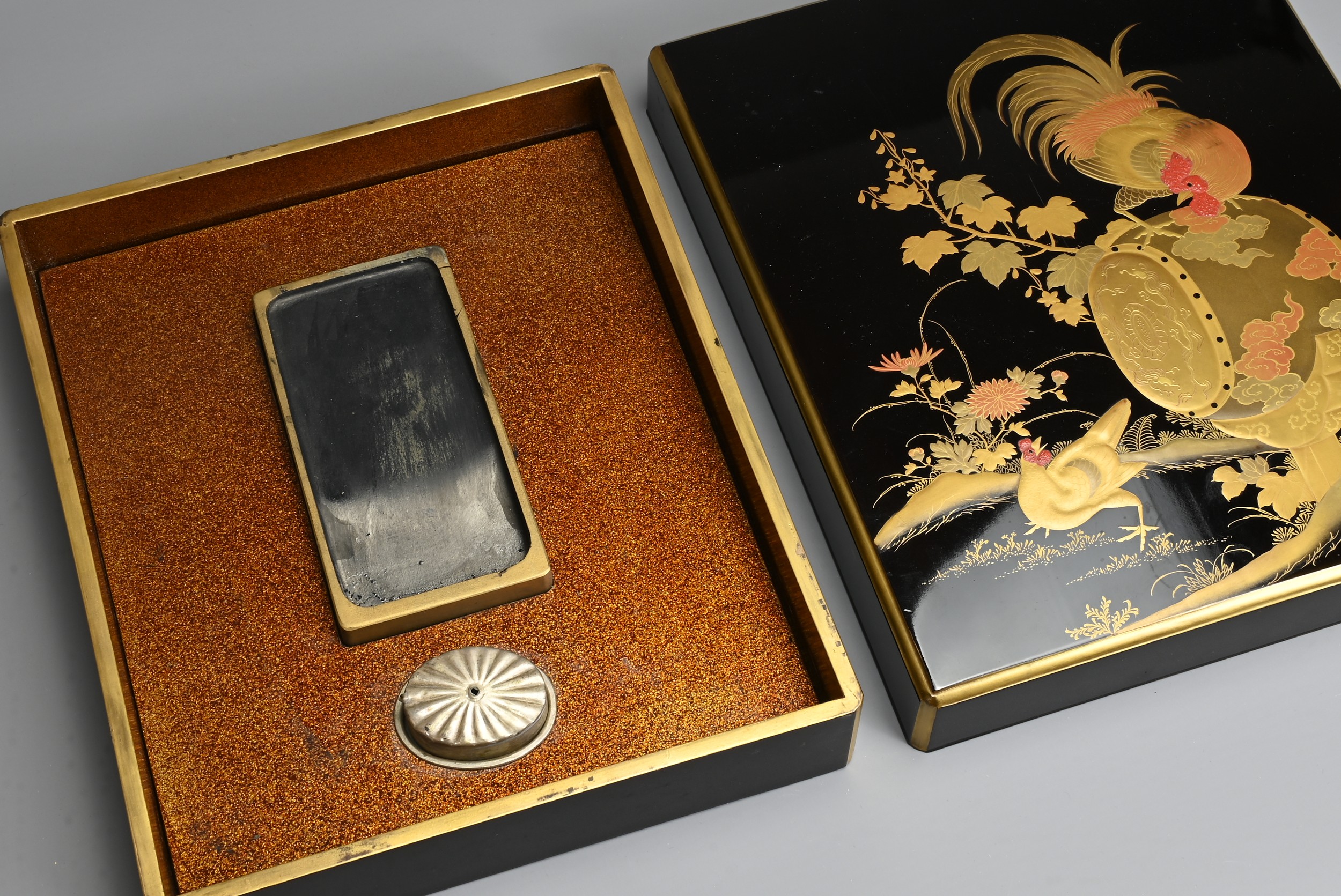 A JAPANESE EARLY 20TH CENTURY, LACQUER WRITING BOX (SUZURIBAKO). Decorated with gold, silver and red - Image 6 of 10