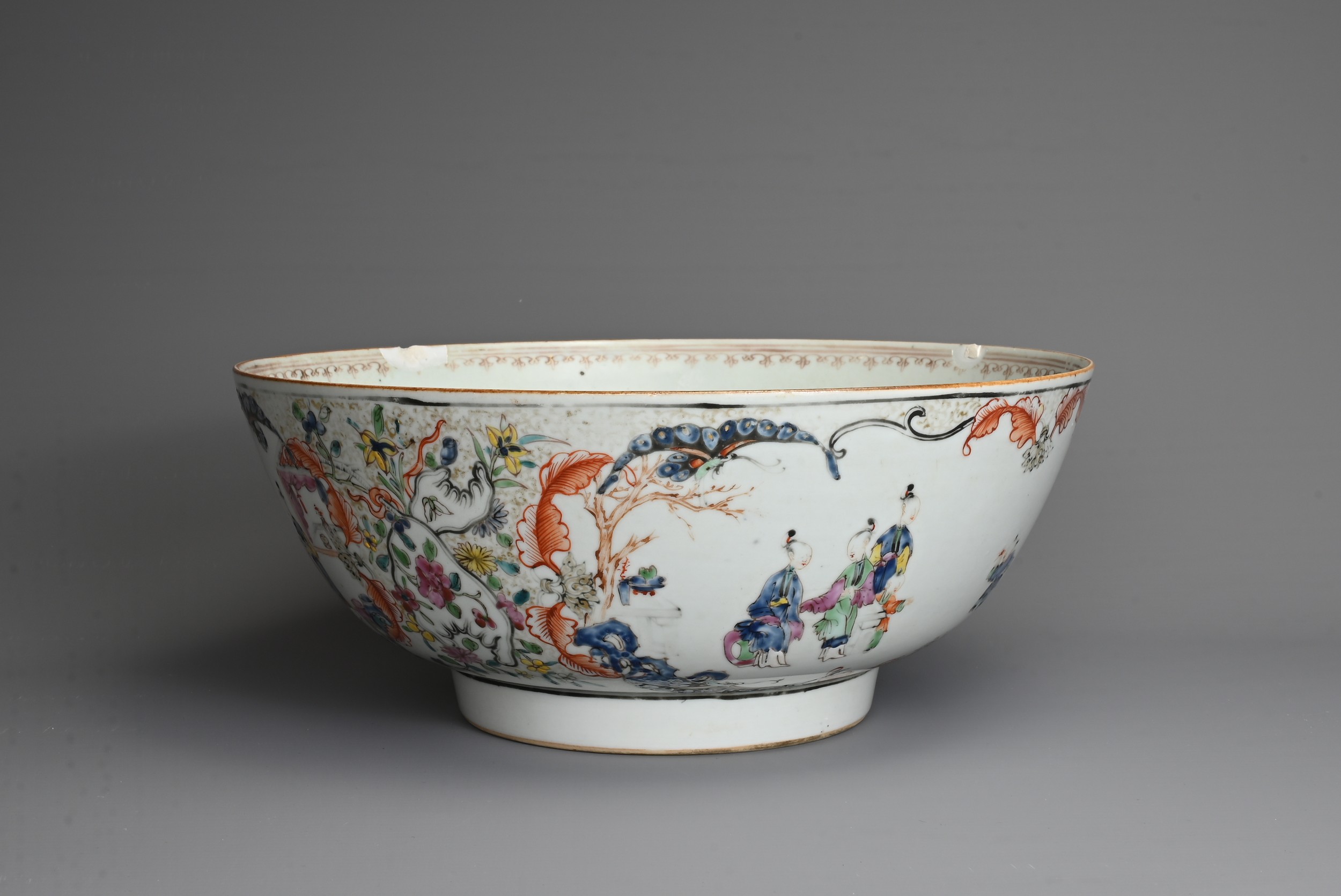 A CHINESE FAMILLE ROSE PORCELAIN PUNCH BOWL, 18TH CENTURY. Decorated with figures in a courtyard - Image 2 of 6