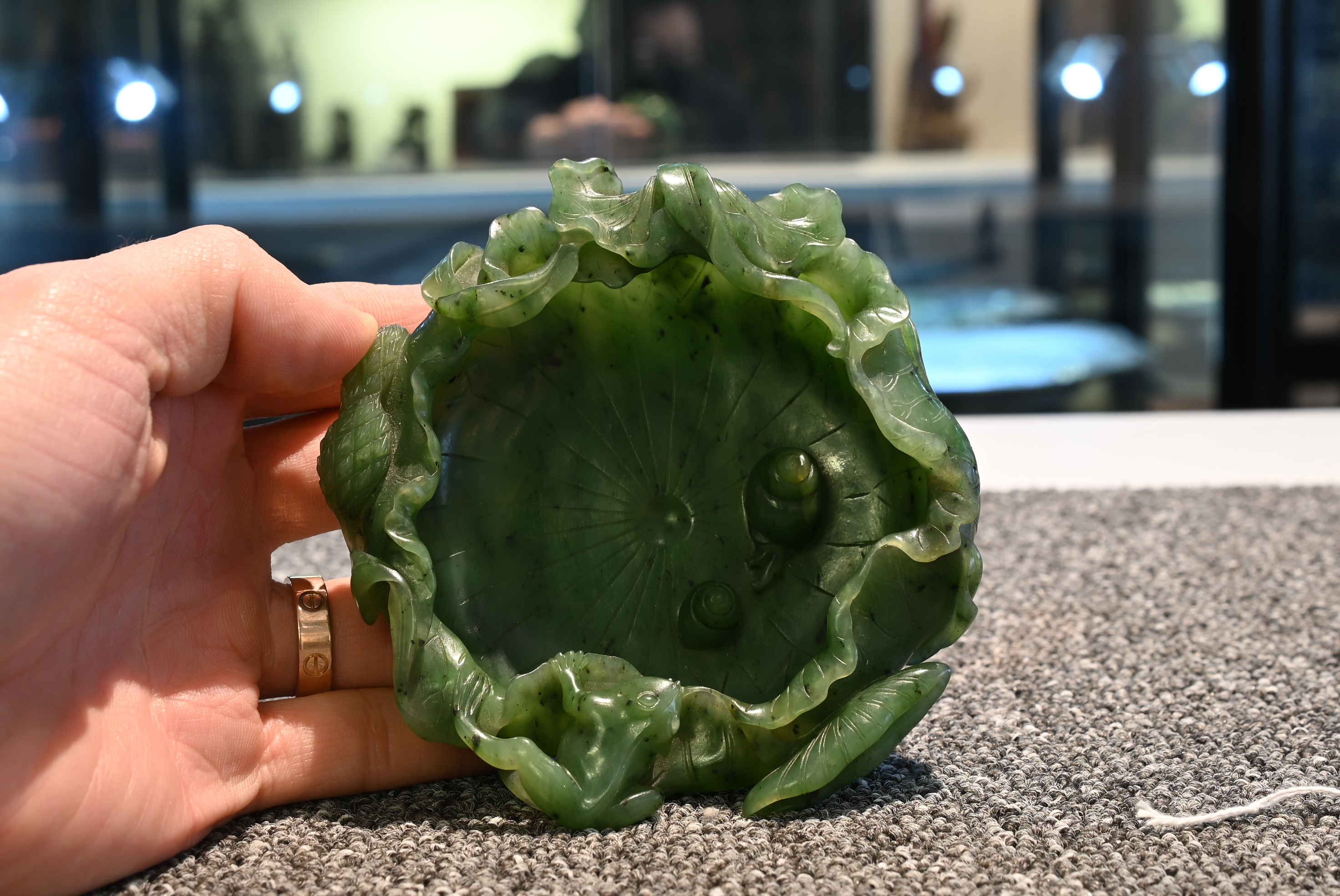A FINE CHINESE SPINACH GREEN JADE BRUSH WASHER, QING DYNASTY. Finely carved shallow brush washer - Image 30 of 30