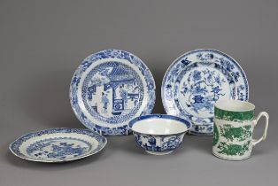 A GROUP OF CHINESE PORCELAIN ITEMS, 18/19TH CENTURY. To include a green enamelled tankard,