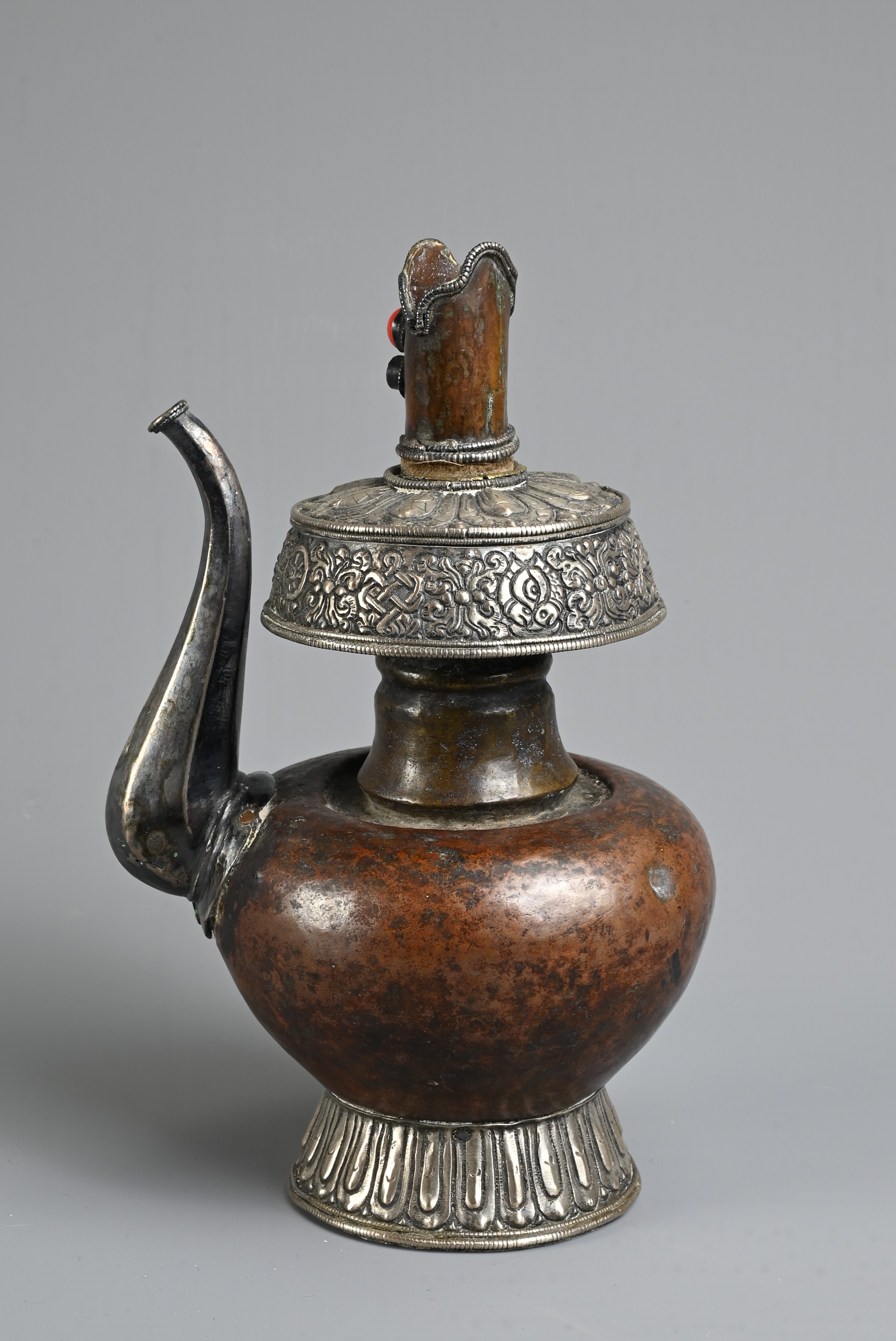 A TIBETAN COPPER AND SILVER EWER, BUMPA, 19/20TH CENTURY. With copper body and splayed silver foot - Image 2 of 7