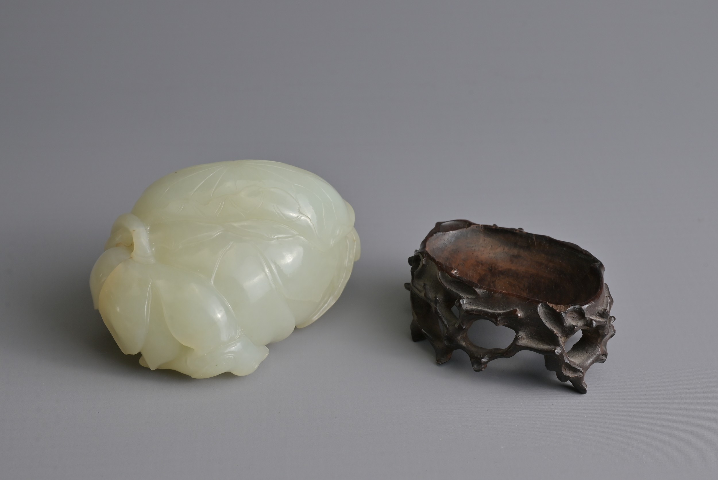 A CHINESE PALE CELADON JADE BRUSH WASHER ON WOODEN STAND, QING DYNASTY. Carved in the form of a - Image 7 of 29