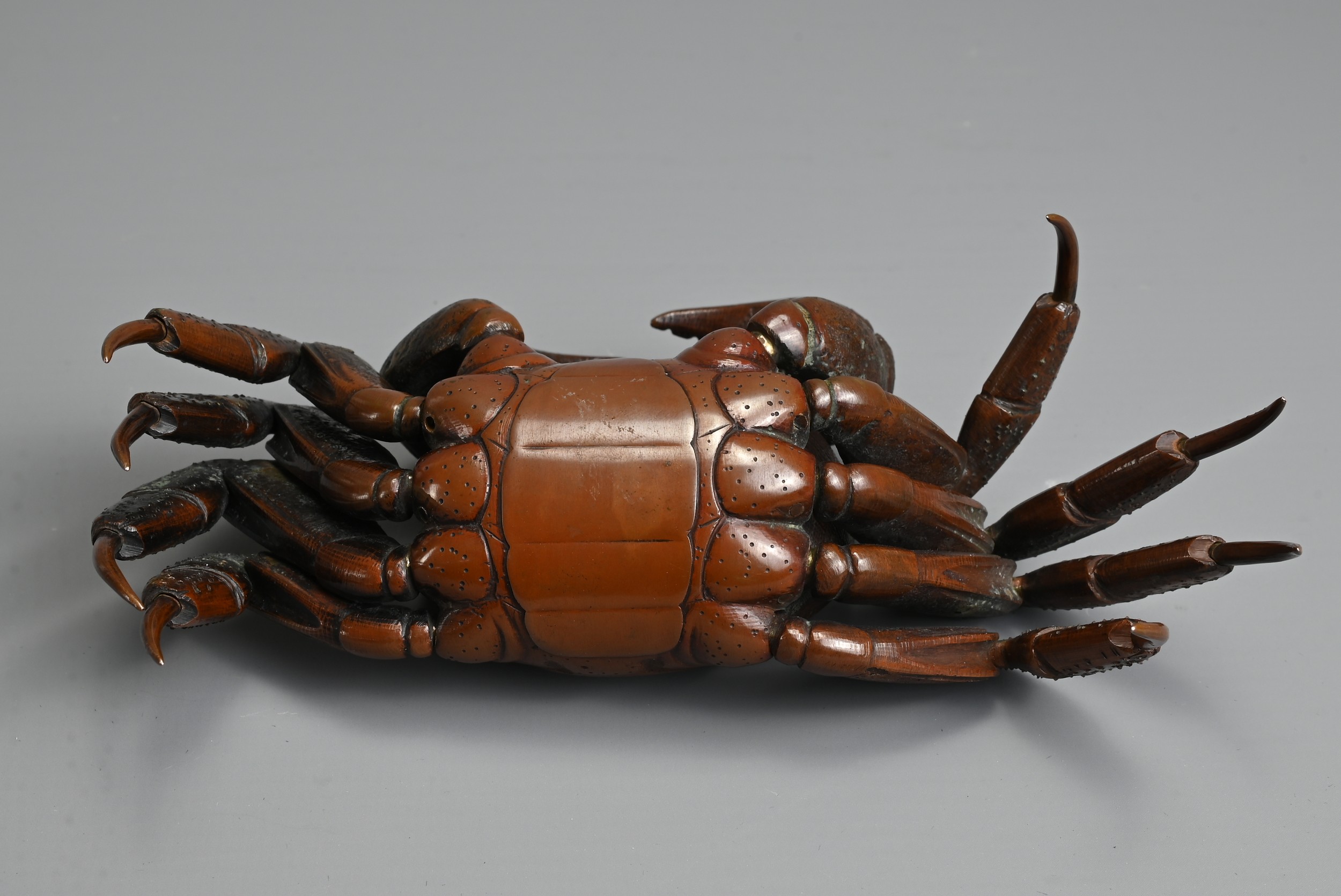 A JAPANESE MEIJI PERIOD (1868-1912) BRONZE JIZAI OKIMONO OF A CRAB. With articulated legs, claws and - Image 5 of 7