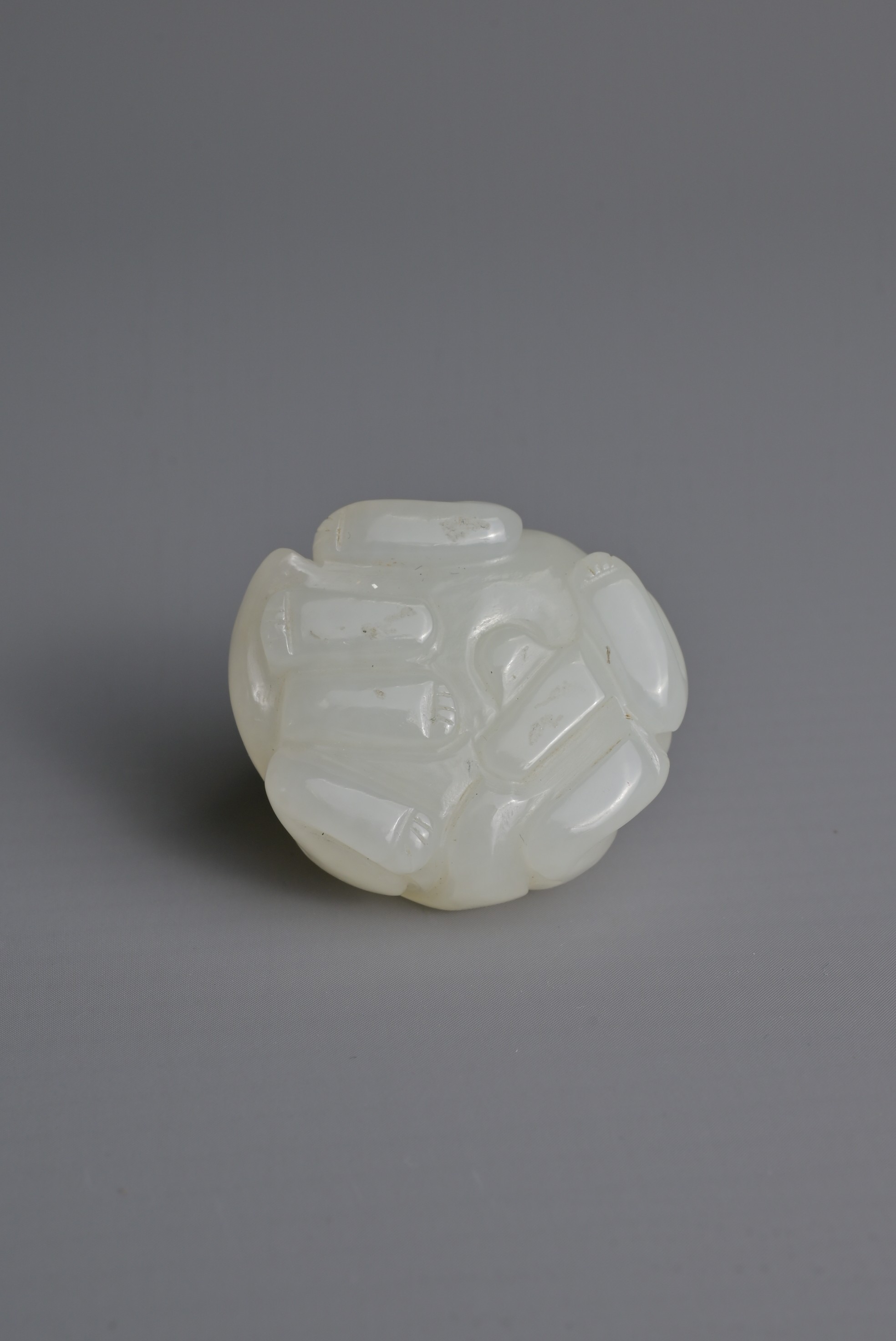 A CHINESE WHITE JADE LION GROUP PENDANT, QING DYNASTY. Carved in the form with two recumbent lions - Image 7 of 8