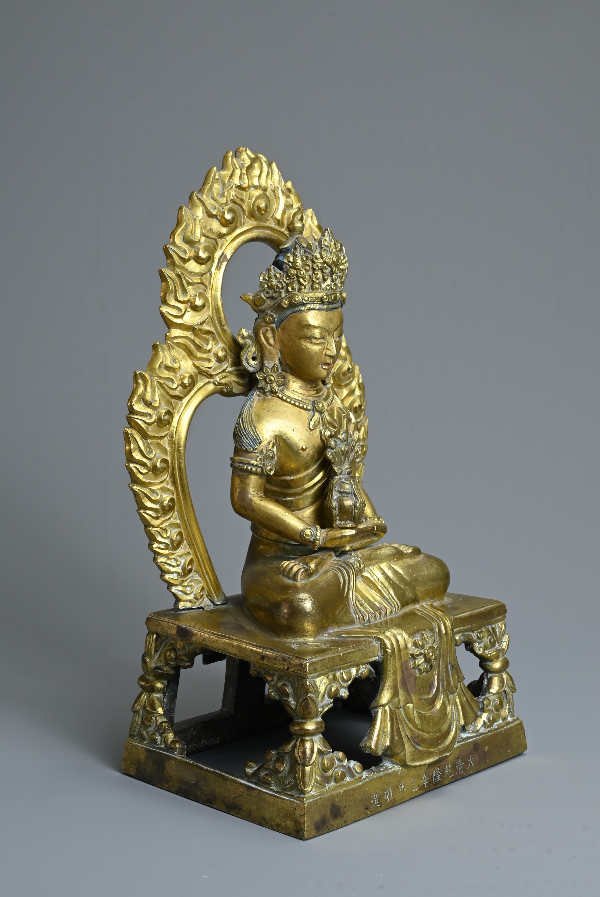 A CHINESE GILT BRONZE FIGURE OF AMITAYUS, QIANLONG PERIOD (1736-1795). The Buddha seated on an - Image 6 of 9