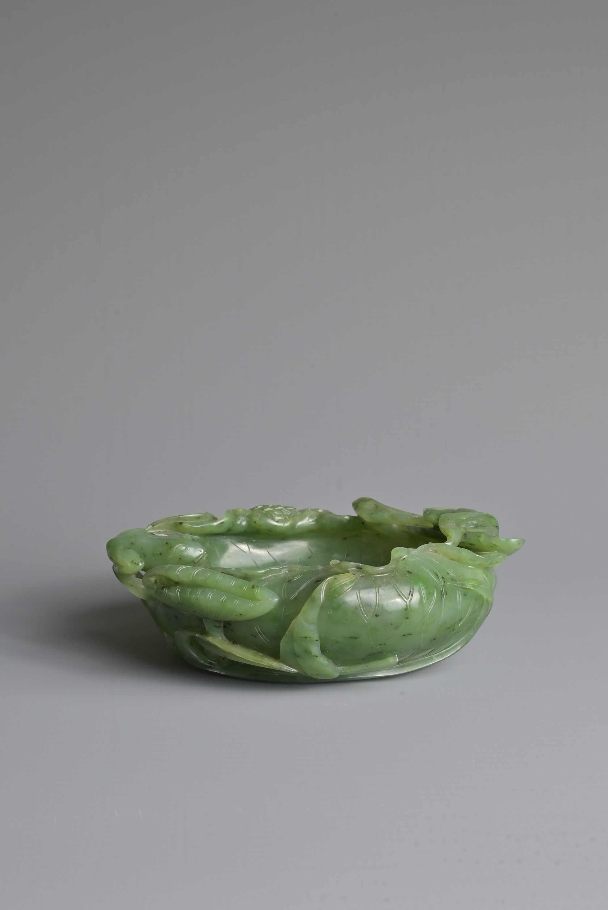 A FINE CHINESE SPINACH GREEN JADE BRUSH WASHER, QING DYNASTY. Finely carved shallow brush washer - Image 9 of 30