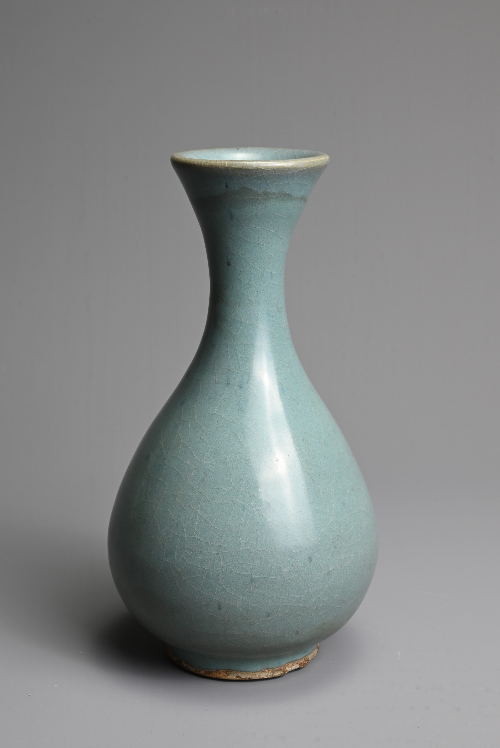 A CHINESE JUN TYPE BOTTLE VASE, SONG / YUAN DYNASTY. Pear shaped bottle with flared rim covered in a - Image 2 of 7