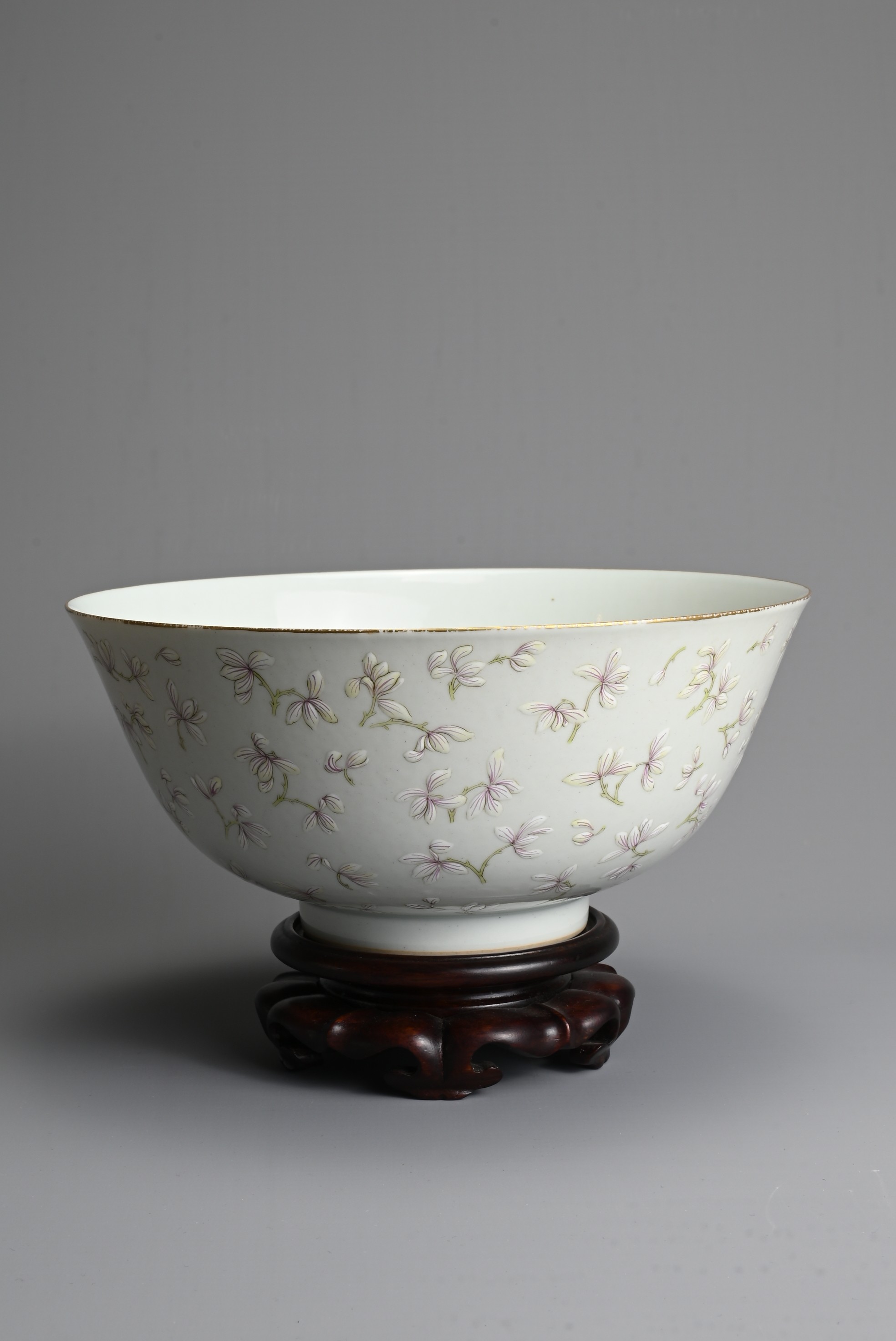 A CHINESE ENAMELLED PORCELAIN BOWL, SHENDE TANG ZHI, 19TH CENTURY. Finely potted with rounded - Image 2 of 8