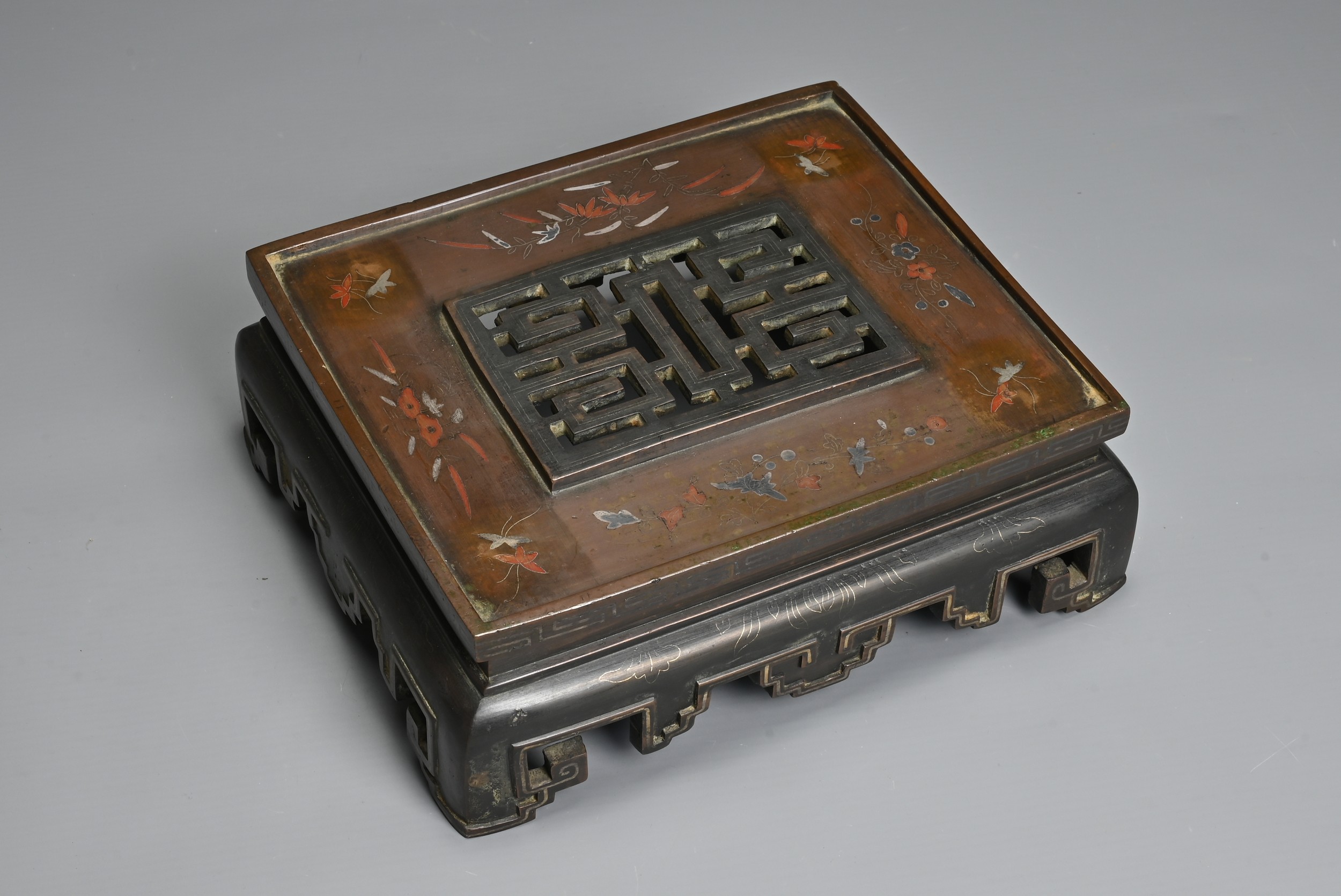 A LARGE AND IMPRESSIVE VIETNAMESE SILVER AND COPPER INLAID BRONZE CENSER ON STAND, 19/20TH - Image 6 of 11