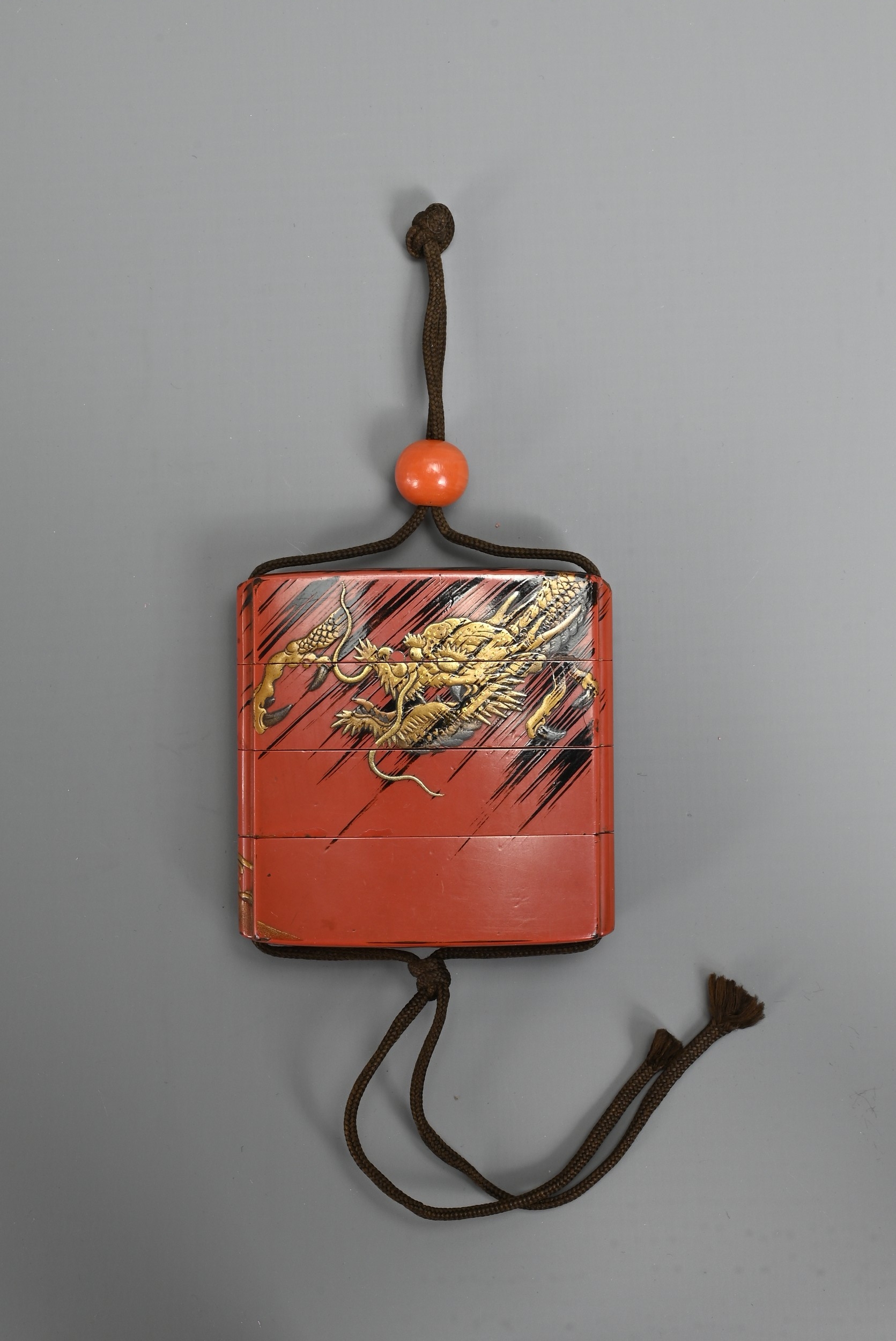 A JAPANESE EDO PERIOD (MID-19TH CENTURY) RED LACQUER INRO - Image 4 of 13