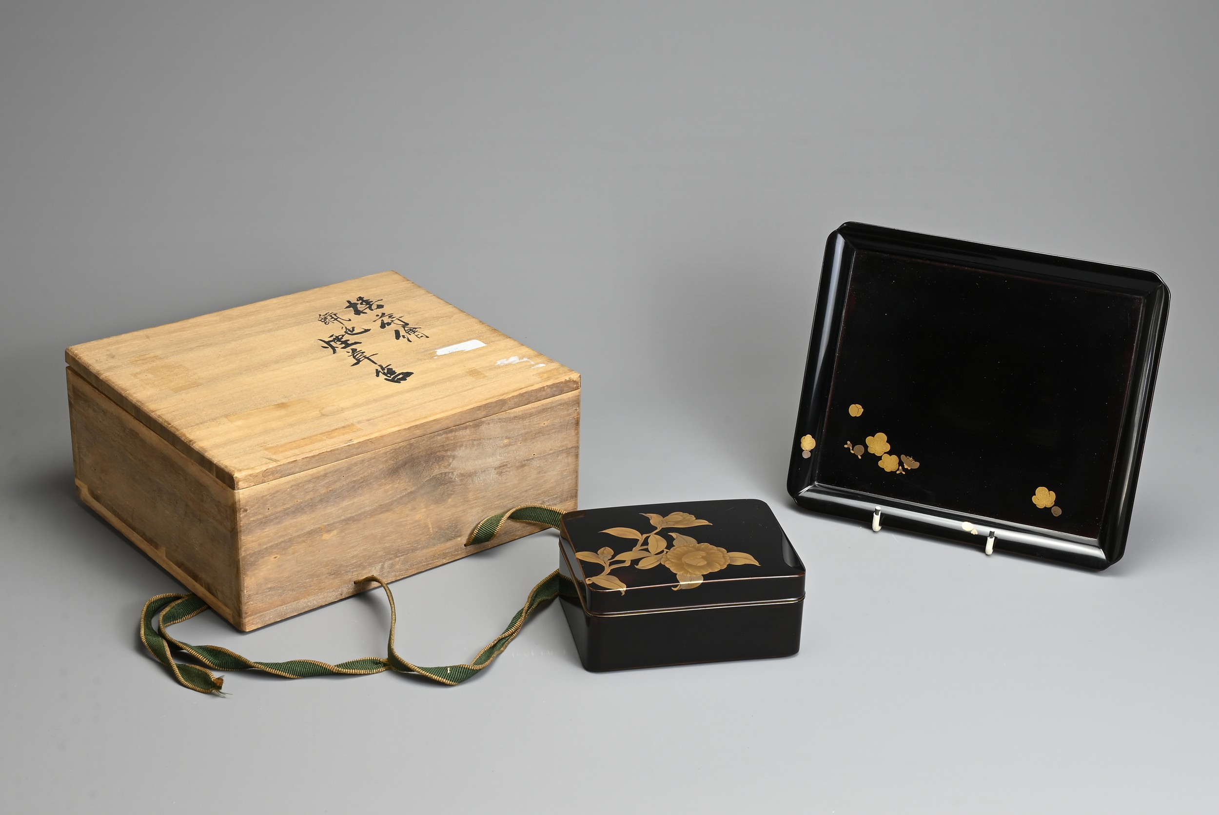 A JAPANESE EARLY 20TH CENTURY, LACQUER WRITING BOX (SUZURIBAKO). Decorated with gold, silver and red