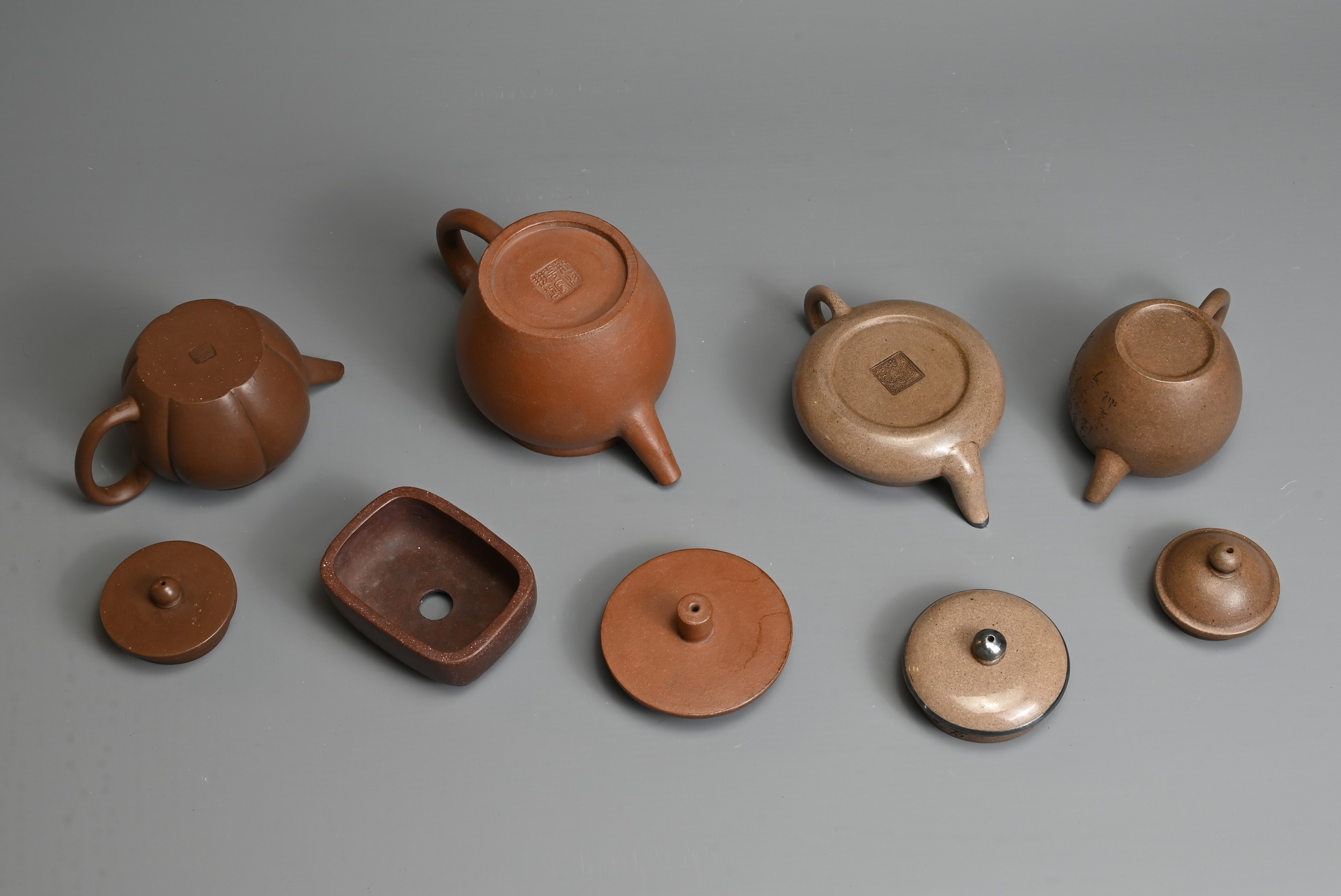 A GROUP OF CHINESE YIXING POTTERY, 20TH CENTURY. To include four teapots of varying forms each - Image 3 of 6