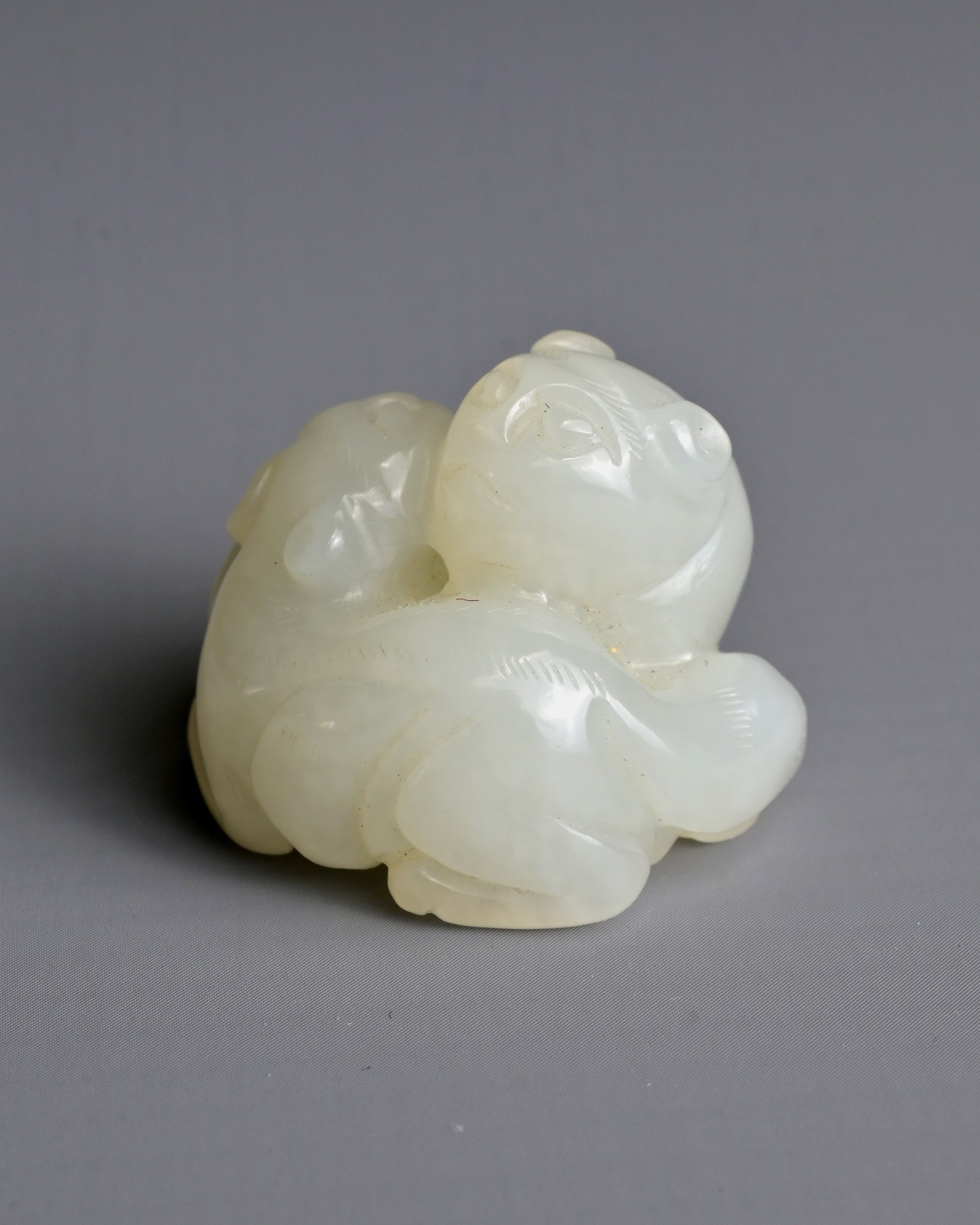 A CHINESE WHITE JADE LION GROUP PENDANT, QING DYNASTY. Carved in the form with two recumbent lions - Image 2 of 8