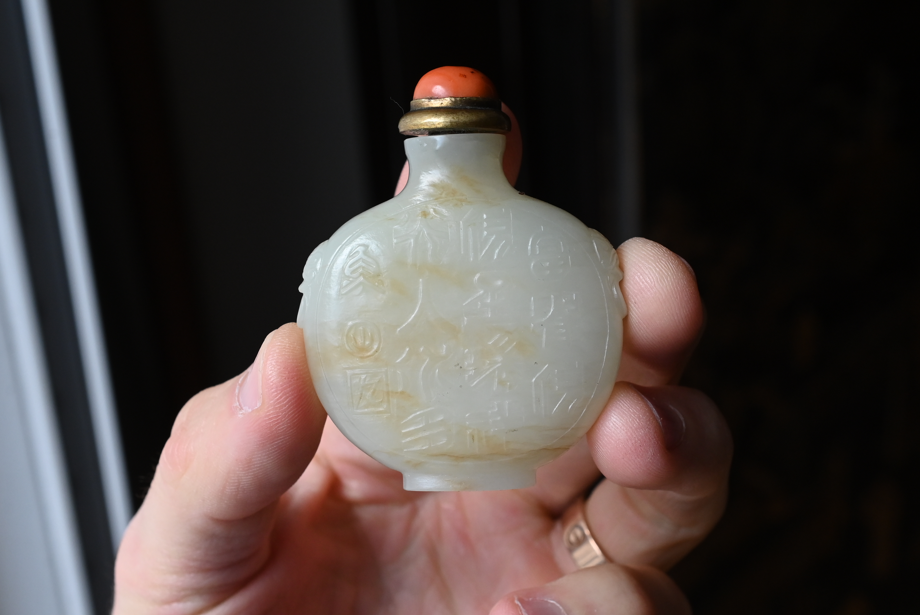 A CHINESE PALE CELADON JADE SNUFF BOTTLE, 19/20TH CENTURY. Of flattened globular form carved in - Image 27 of 27