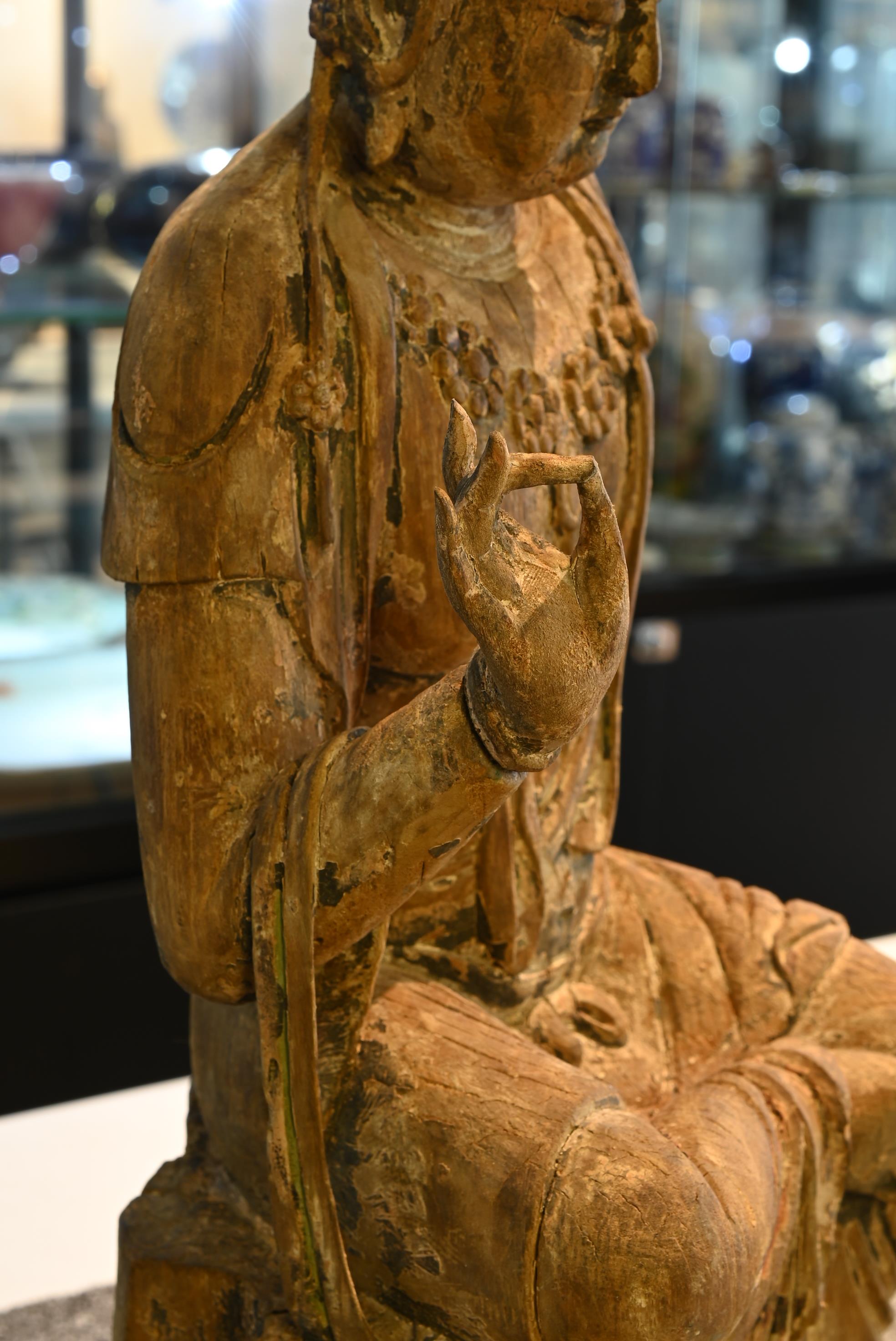 A FINE CHINESE PAINTED WOOD FIGURE OF GUANYIN, MING DYNASTY. Seated on an openwork pedestal with - Image 27 of 29