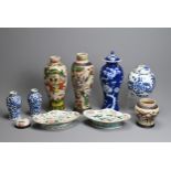 A GROUP OF CHINESE PORCELAIN ITEMS, 19/20TH CENTURY. To include two crackle ware vases decorated