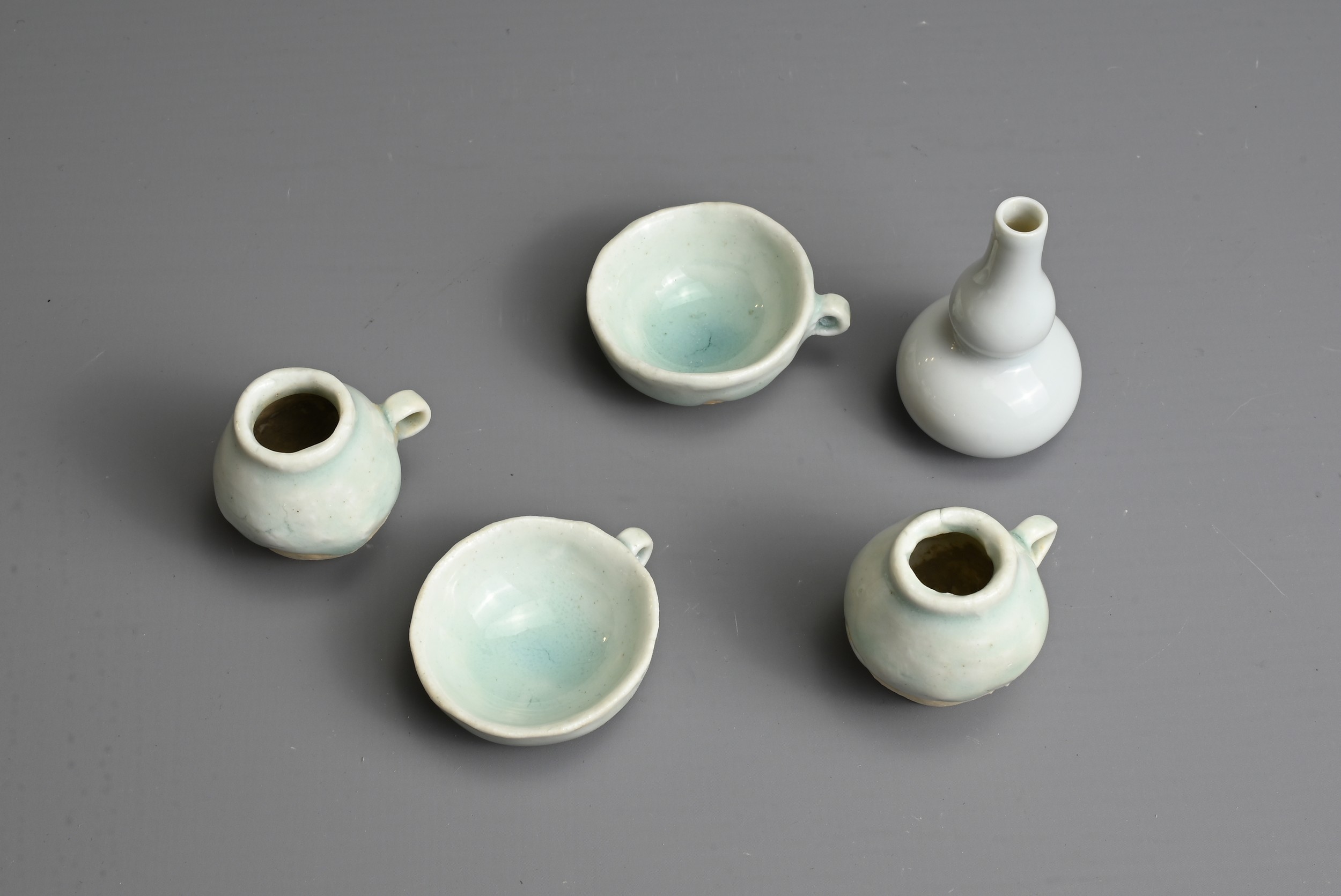 A GROUP OF CHINESE QINGBAI WARE AND BISCUIT PORCELAIN ITEMS. To include a pair of glazed joss - Image 4 of 10