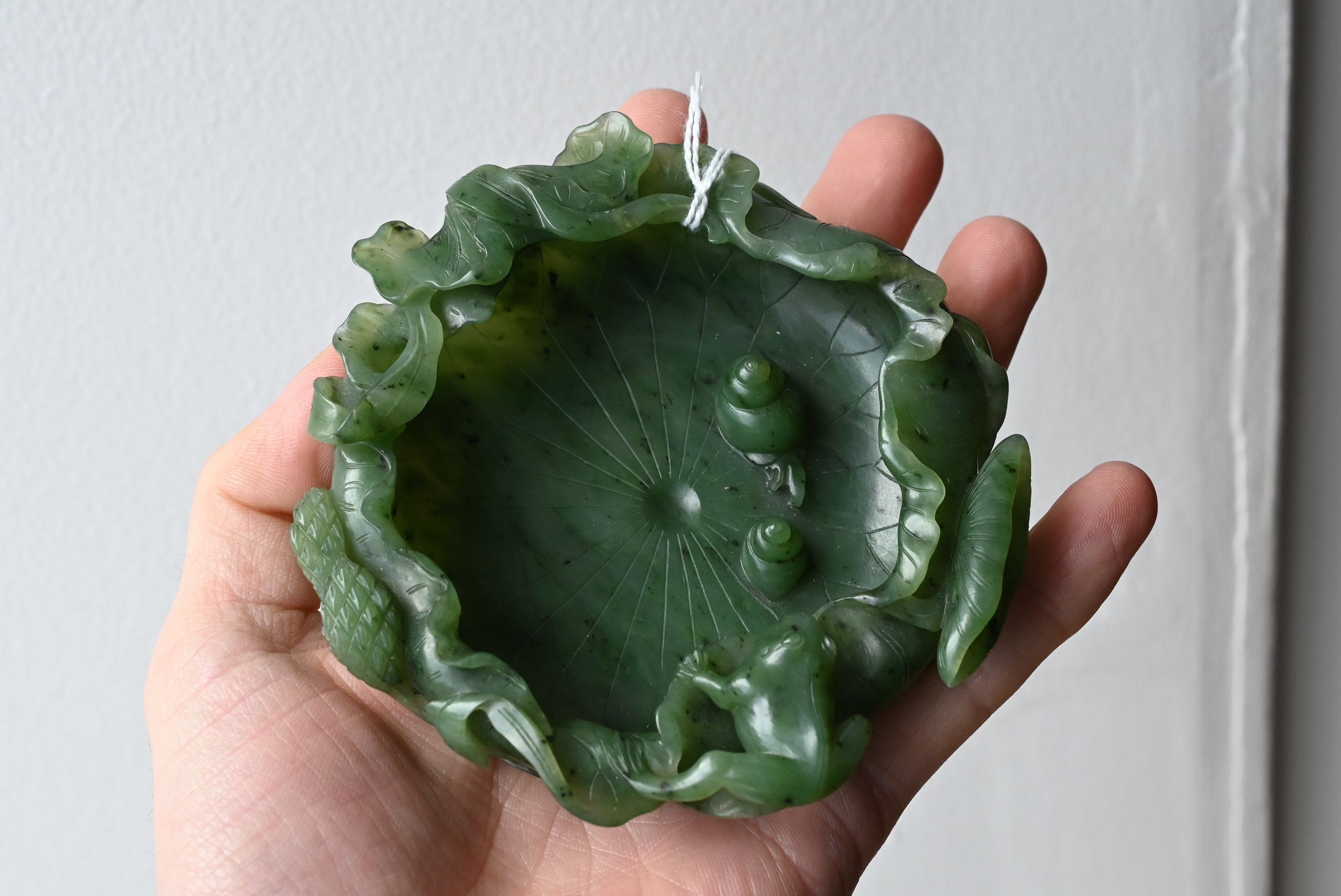 A FINE CHINESE SPINACH GREEN JADE BRUSH WASHER, QING DYNASTY. Finely carved shallow brush washer - Image 11 of 30